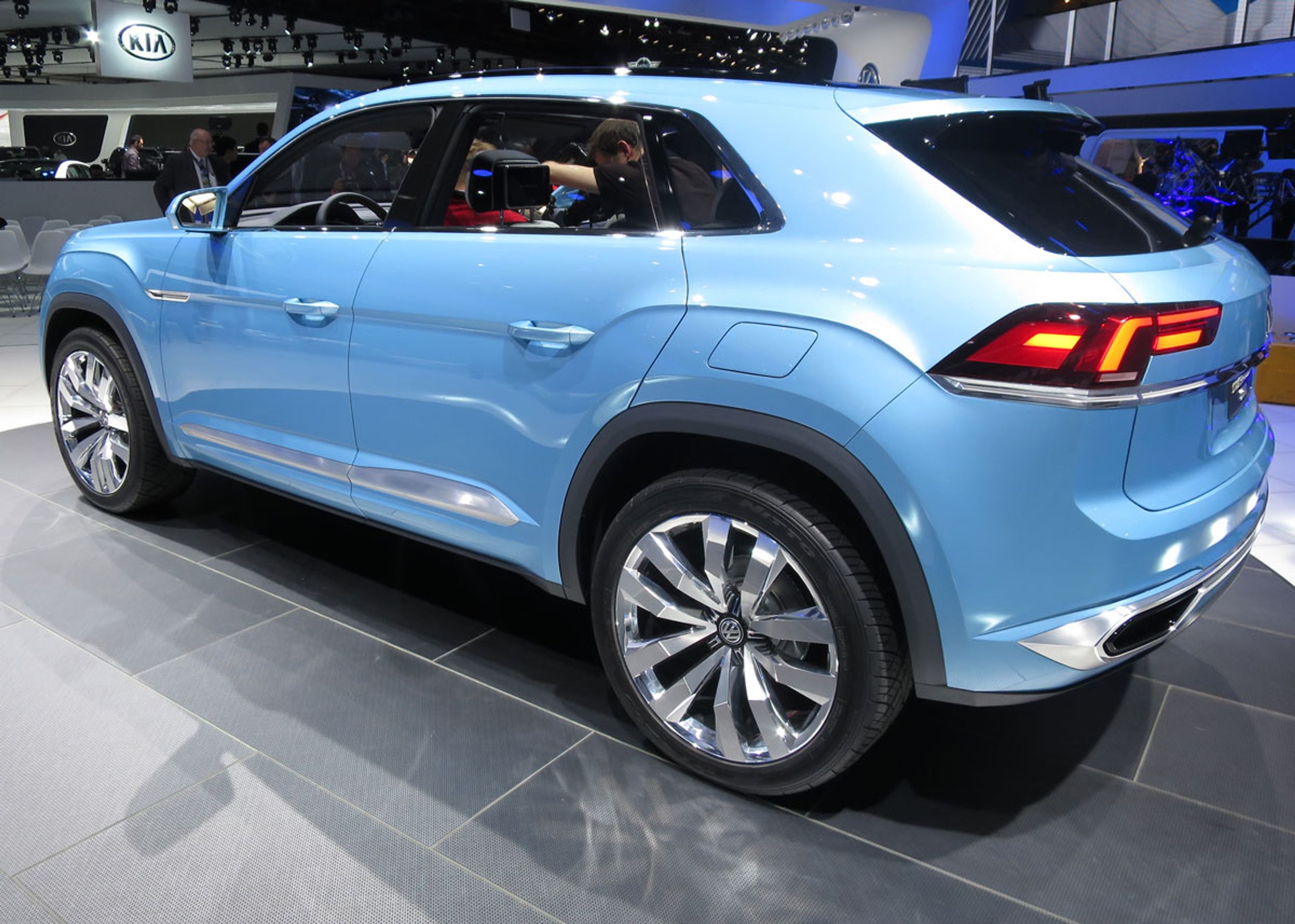 VW Cross Coupé GTE er en 4,85 meter lang SUV med plads til fem. Bilen er en opladningshybrid. Foto: Bo Christian Koch