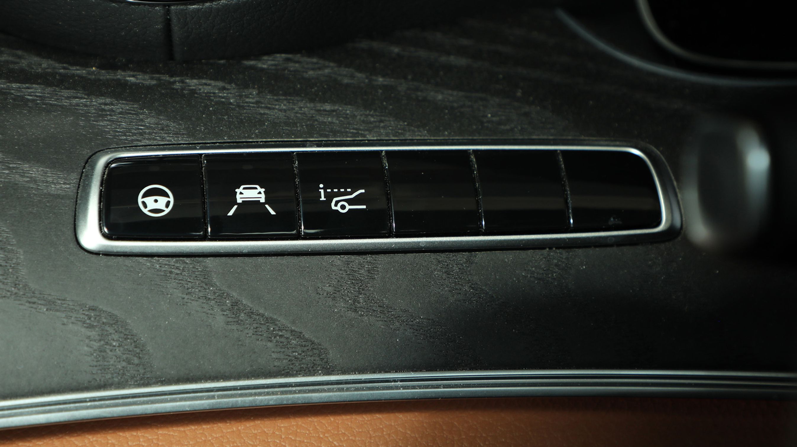 Den adaptive fartpilot fungerer glimrende. Den selvkørende funktion klarer sig bedst på de lange stræk på den tyske Autobahn.