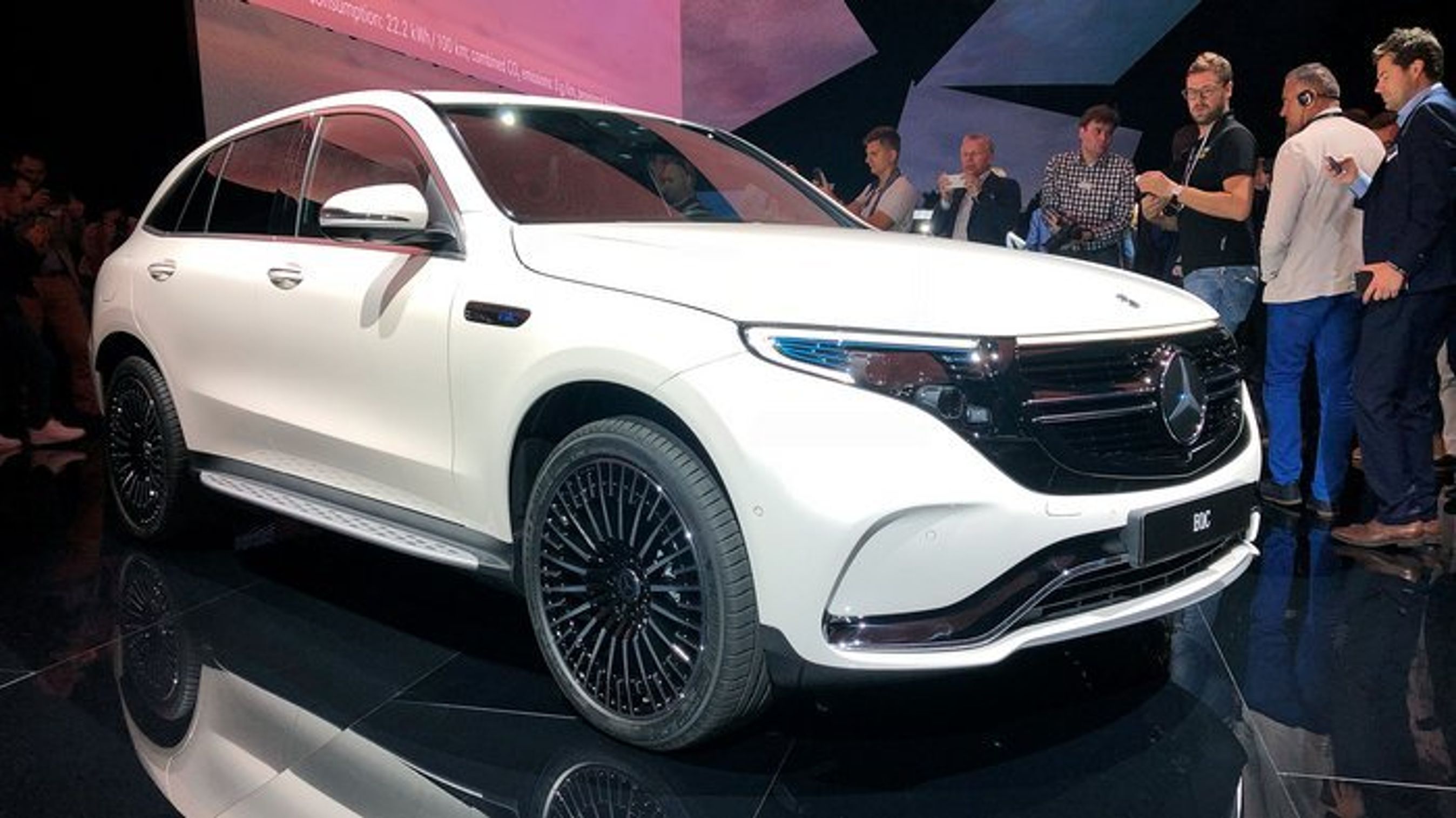 Mercedes EQ C forfra.