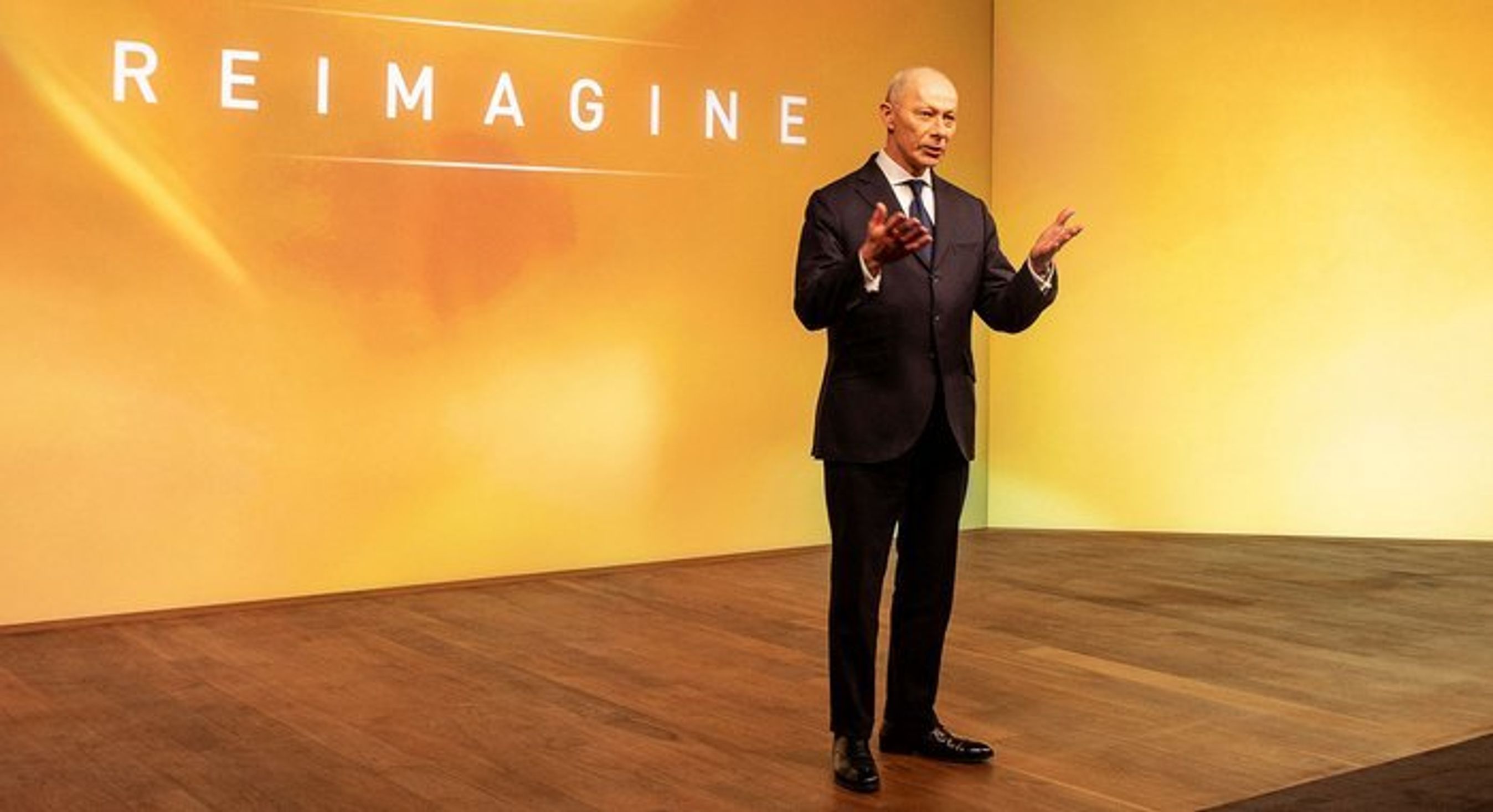 Jaguar Land Rovers chef, Thierry Bolloré, løfter sløret for de to mærkers markante skift til strøm. Reimagine kalder firmaet sin omstilling.