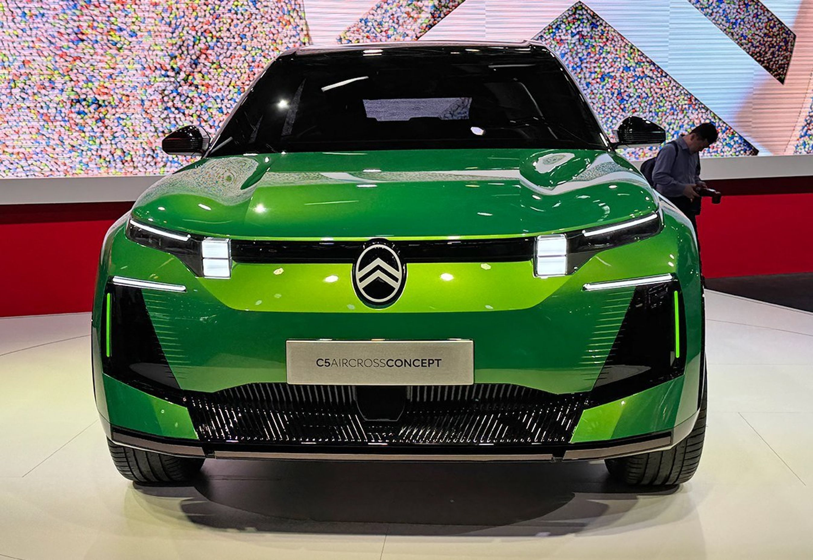 Grøn Citroën C5 Aircross forfra.