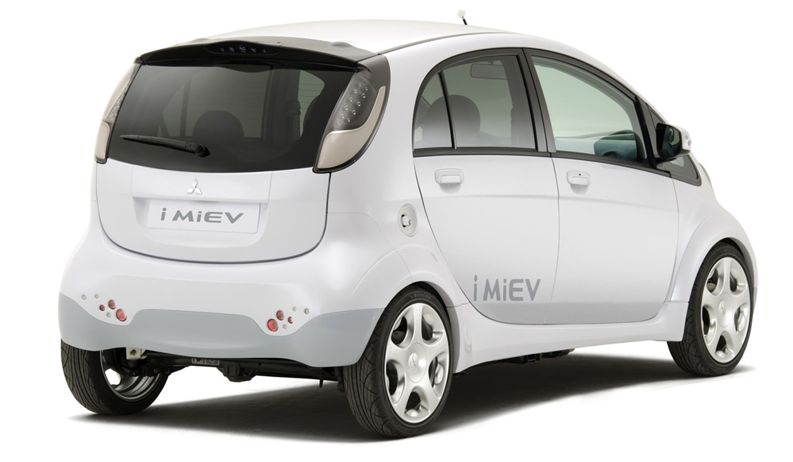 Mitsubishi Imiev sælges i 2013-udgaven for 209.000 kr. med batteri.