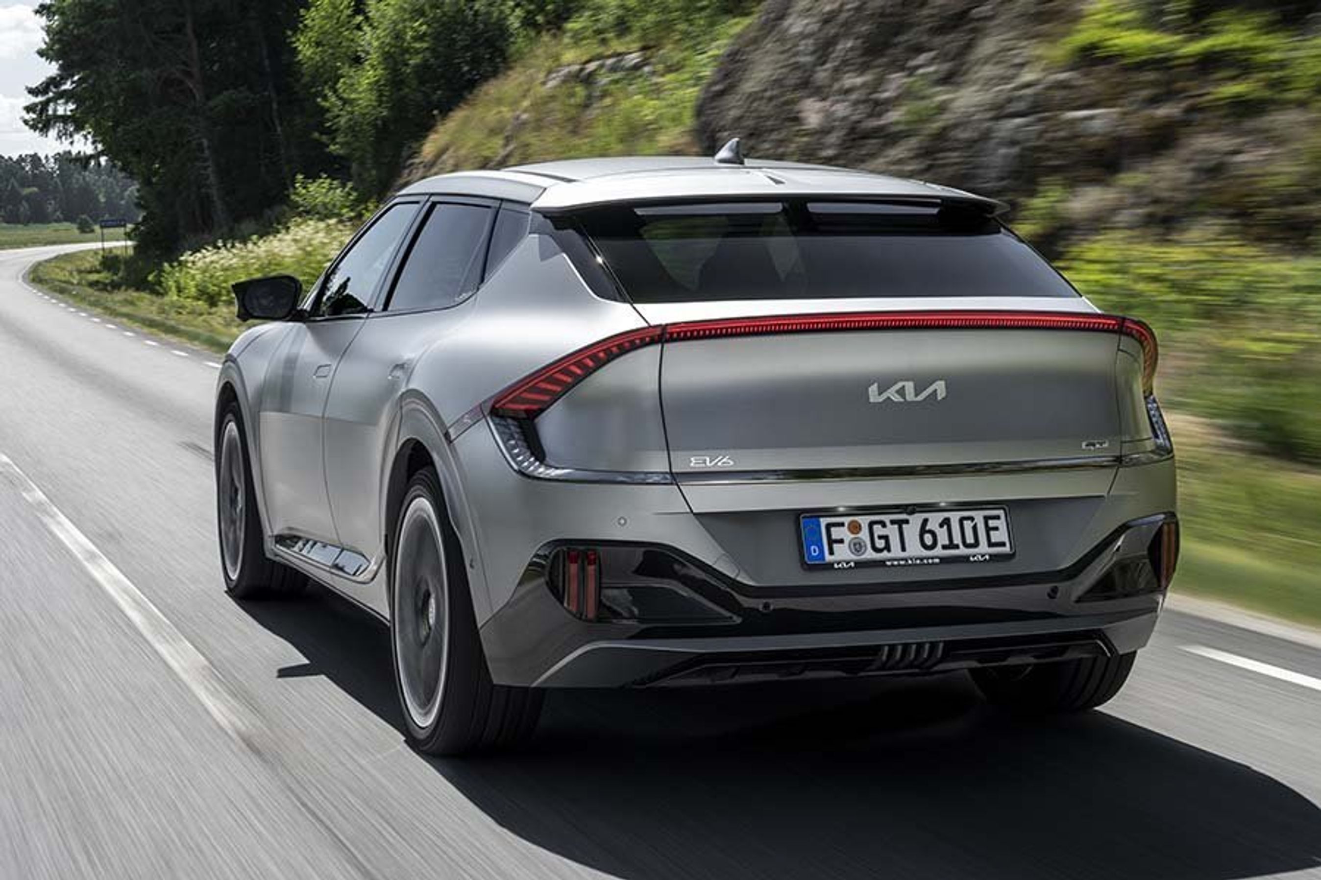 EV6 har i GT-mode forrygende præstationer: 30-70 km/t. på 1,4 sekunder, 60-100 på 1,7 sekunder og 80-120 på 2,0.