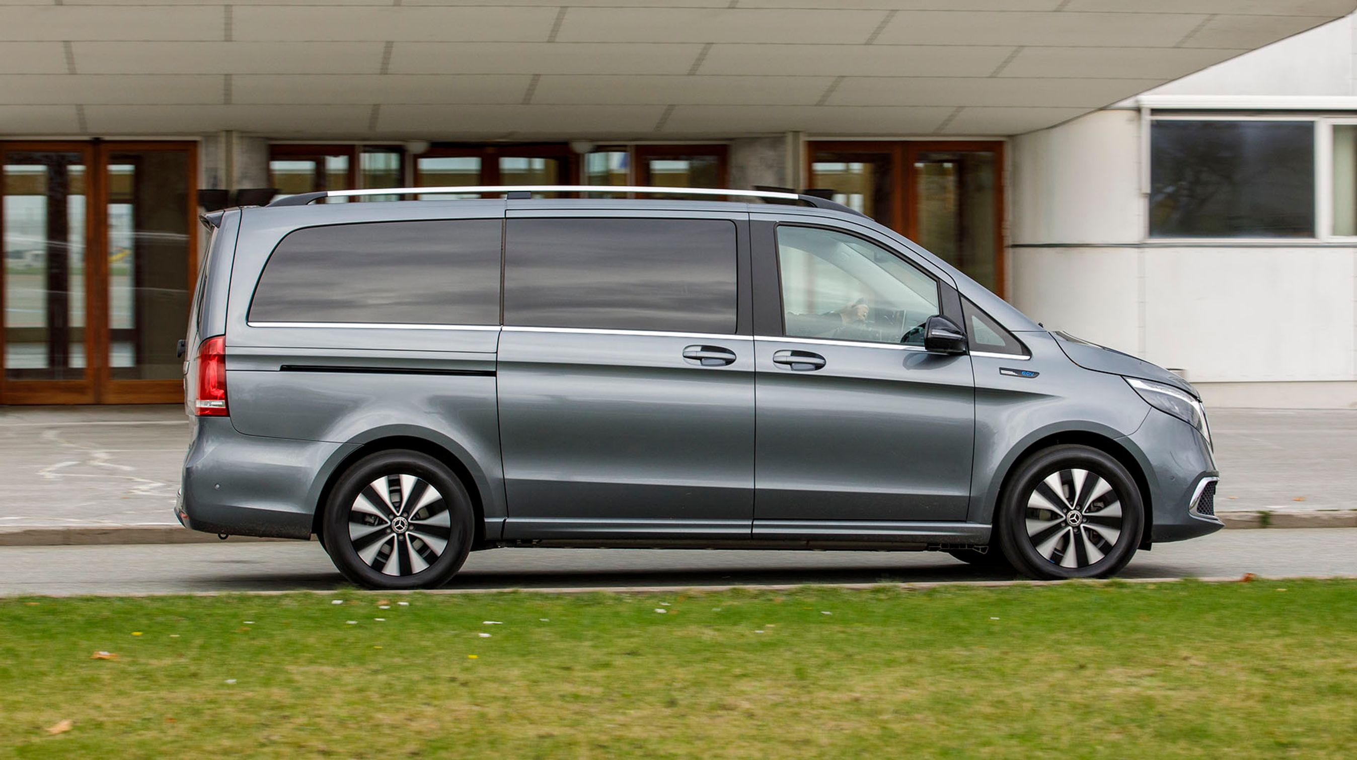 Mercedes-Benz EQV er en eludgave af minibussen, V-klassen. Den fås i to længder: Lang og Ekstra Lang (billedet).