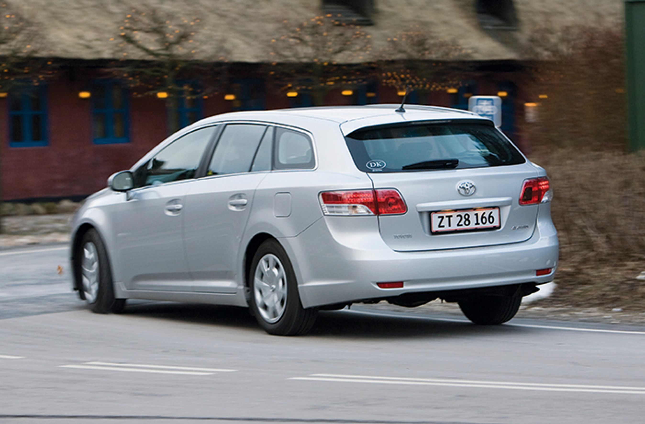 Toyota Avensis er praktisk set bagfra