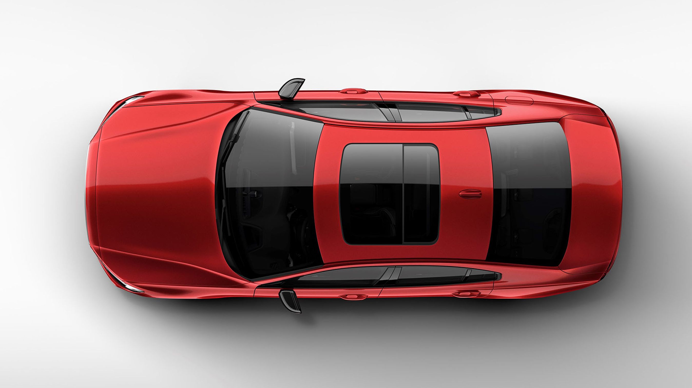 Soltaget er som noget nyt blevet så stort, at det også går hen over bagsædet. Det kan åbnes på klem eller helt op.