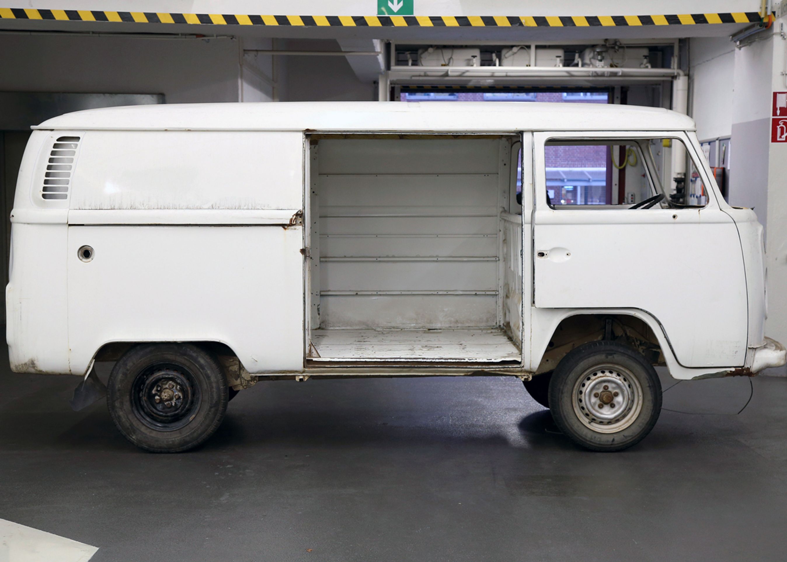Donorbilen er en VW T2b fra 1975. Den var ikke længere i køreklar stand. Fotos: VW