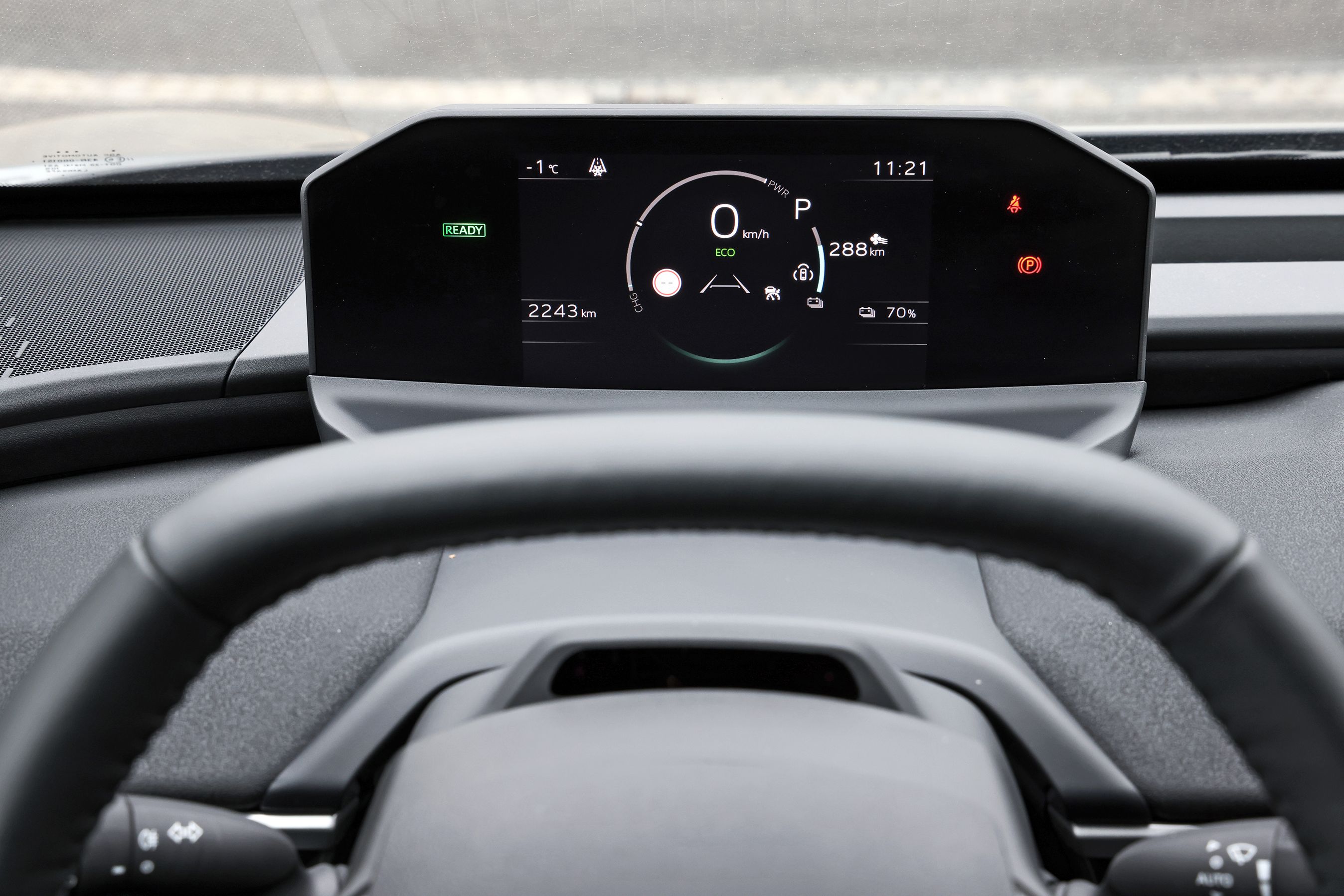 Instrumenthuset er en skærm i Subaru Solterra