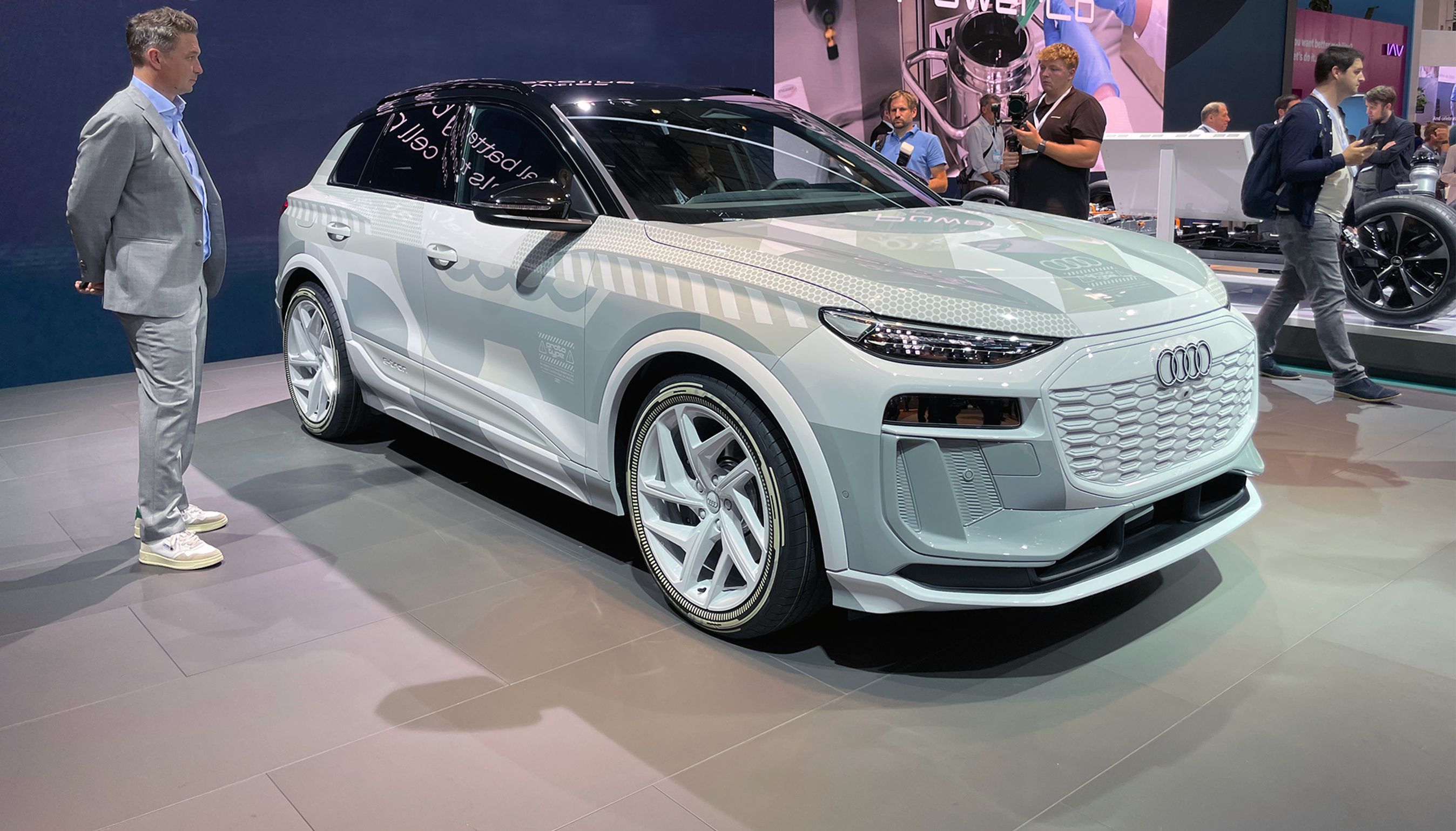 Audi Q6 E-tron med let kamuflage.