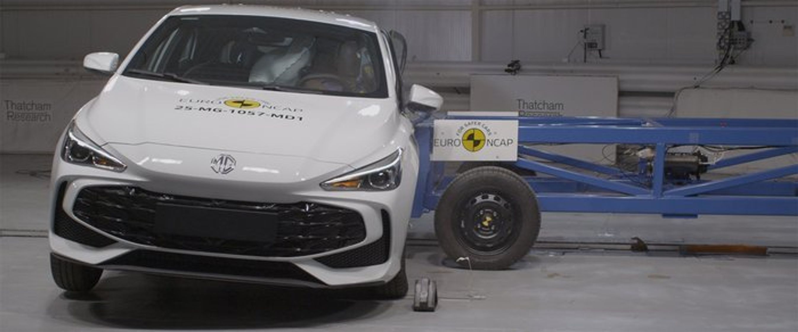 Sidekollision af hvid MG 3