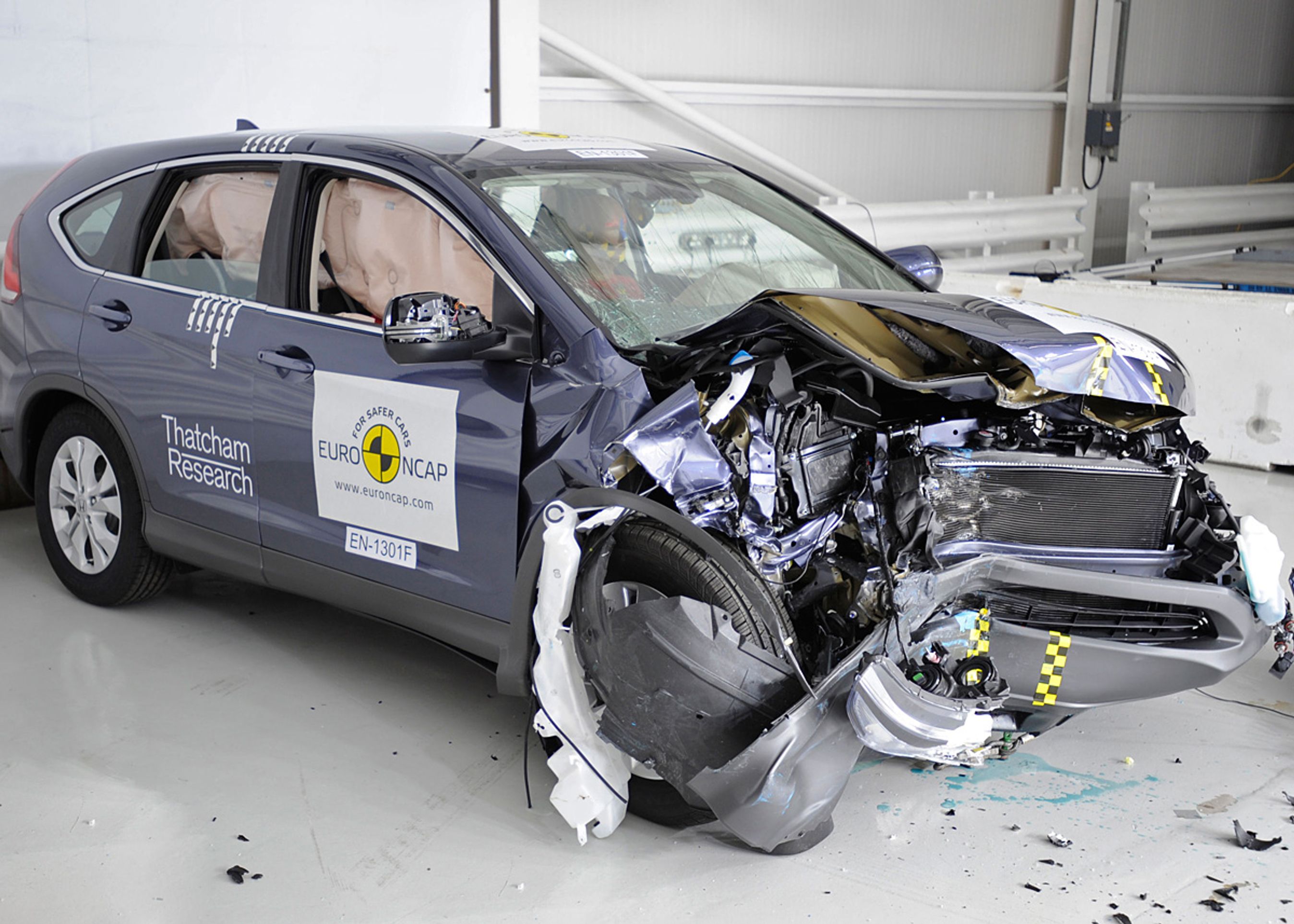 Honda CR-V udviser god evne til at klare den klassiske frontalkollision med 64 km i timen.