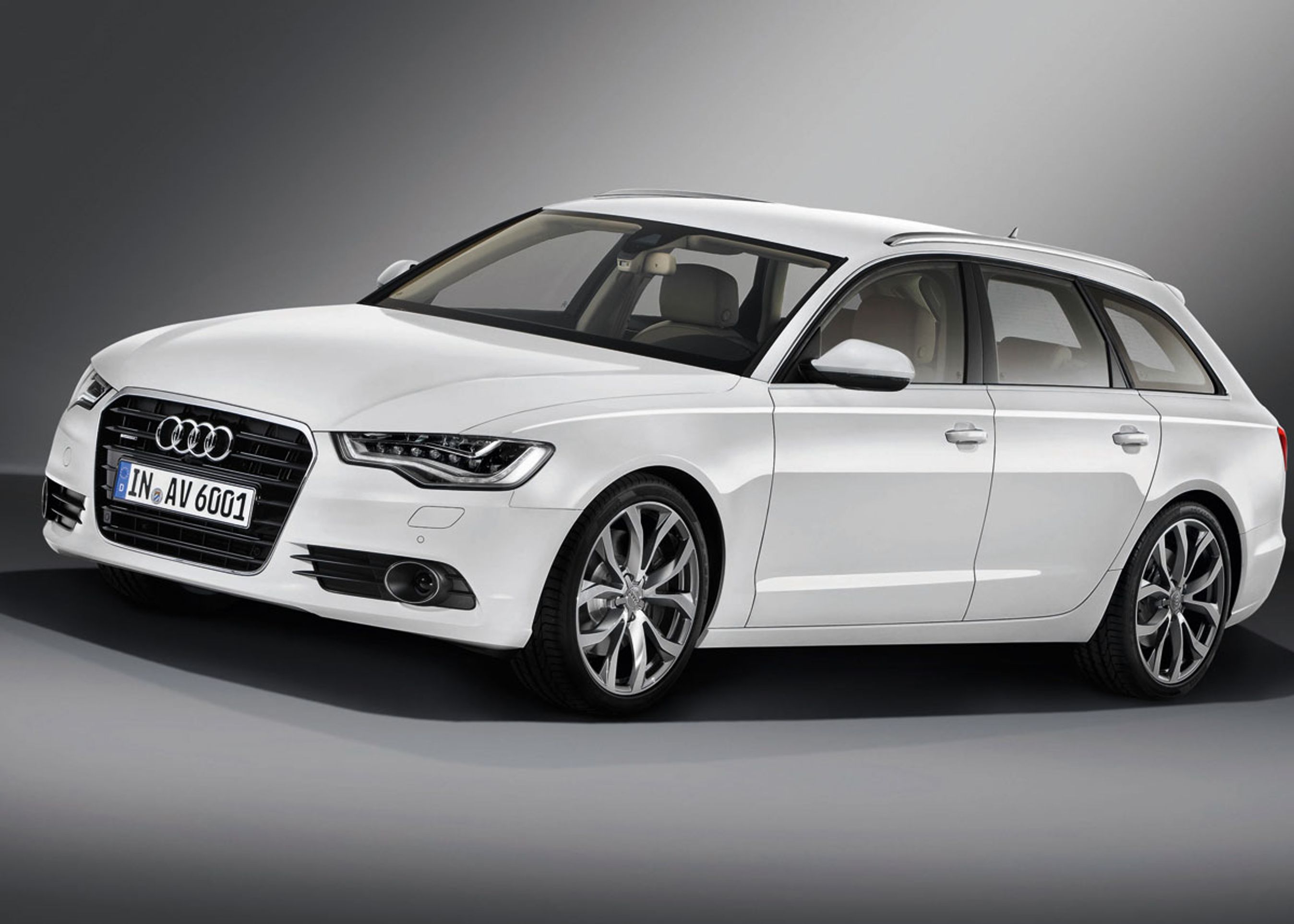 Audi A6 Avant er en stor bil på 4,93 meters længde, hvilket er præcis det samme som hidtil.