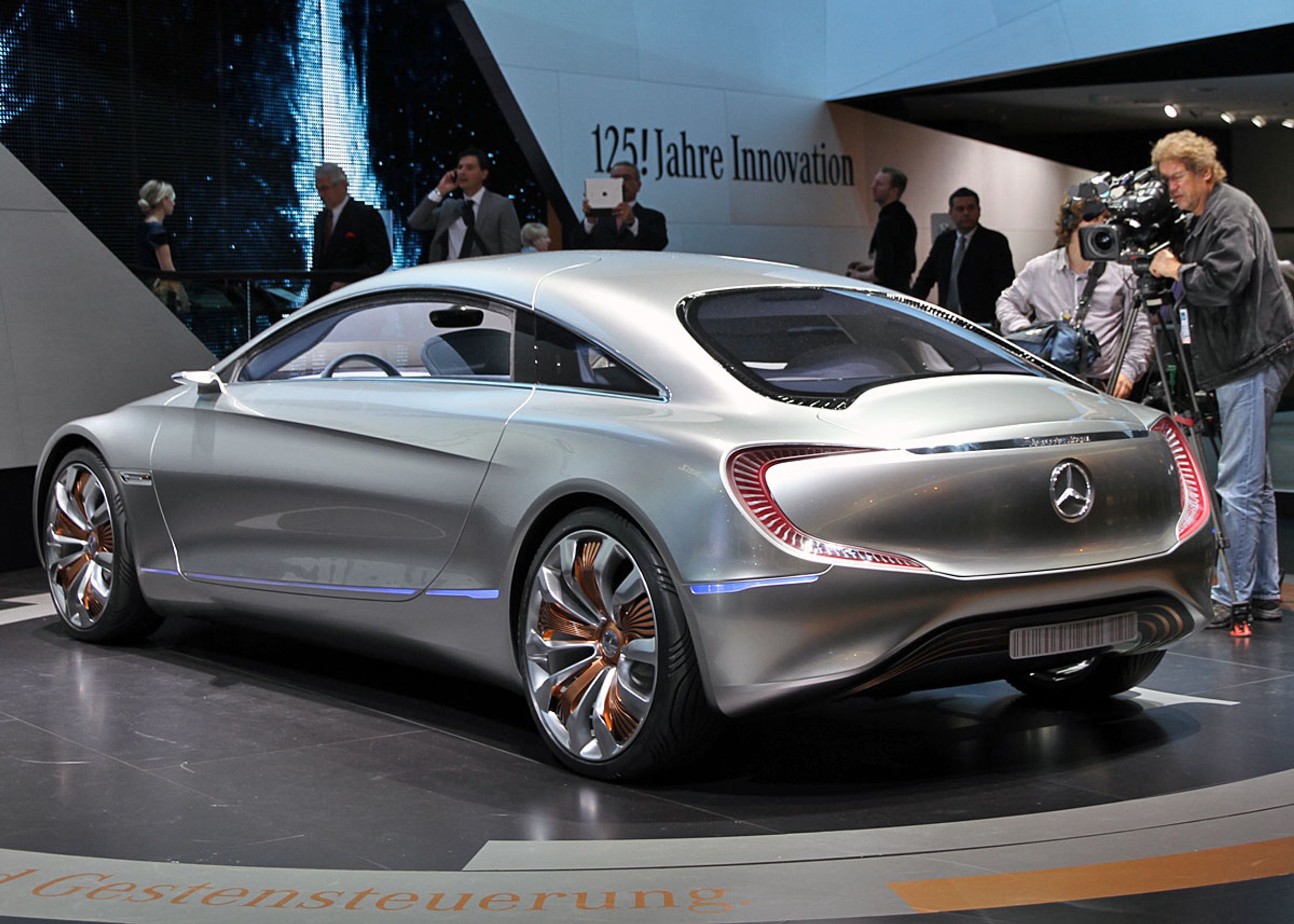 F125 er en fem meter lang eksperimentalbil. Størrelsen er dermed som dagens S-klasse.