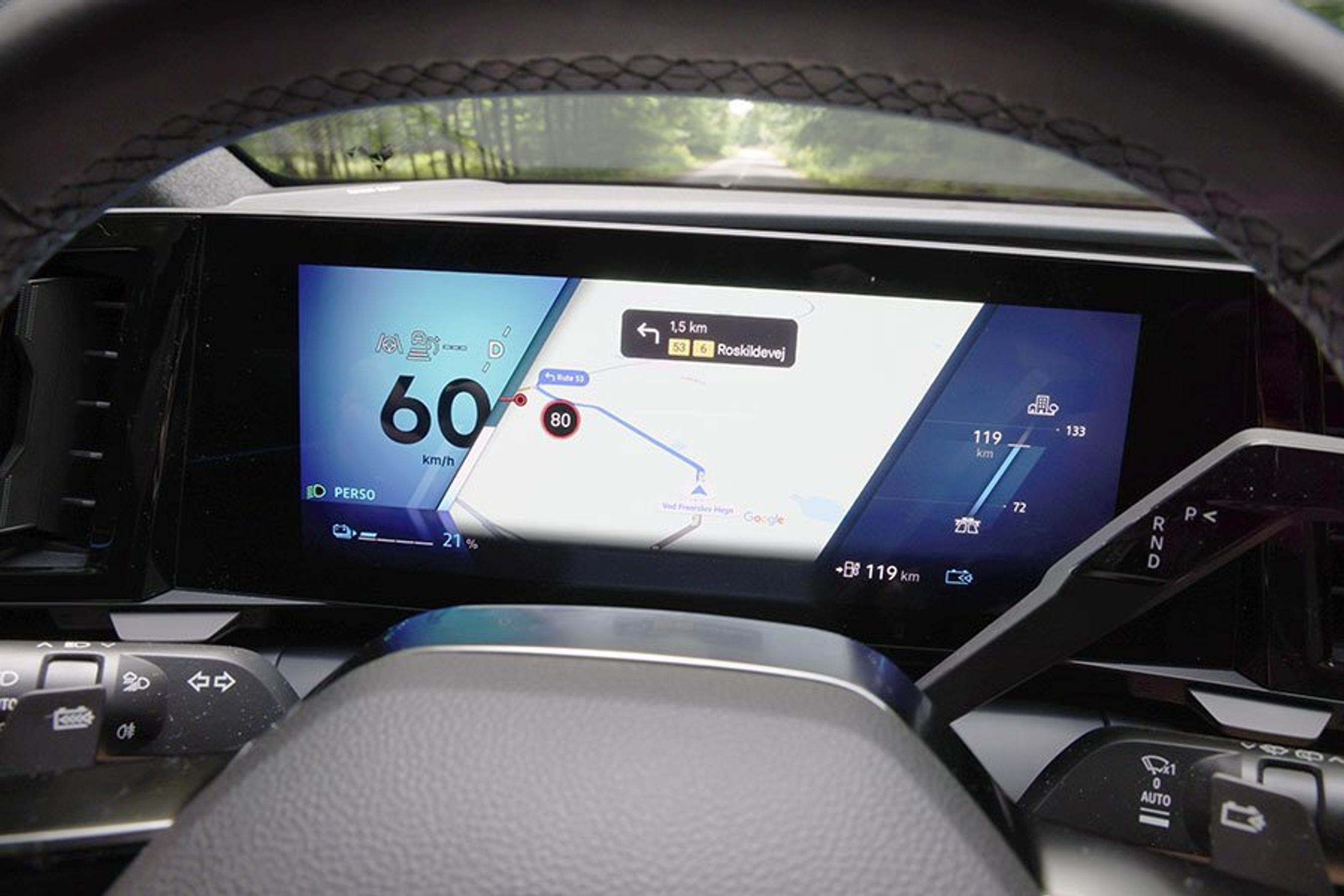 Instrumentskærm foran rat i Renault Scenic