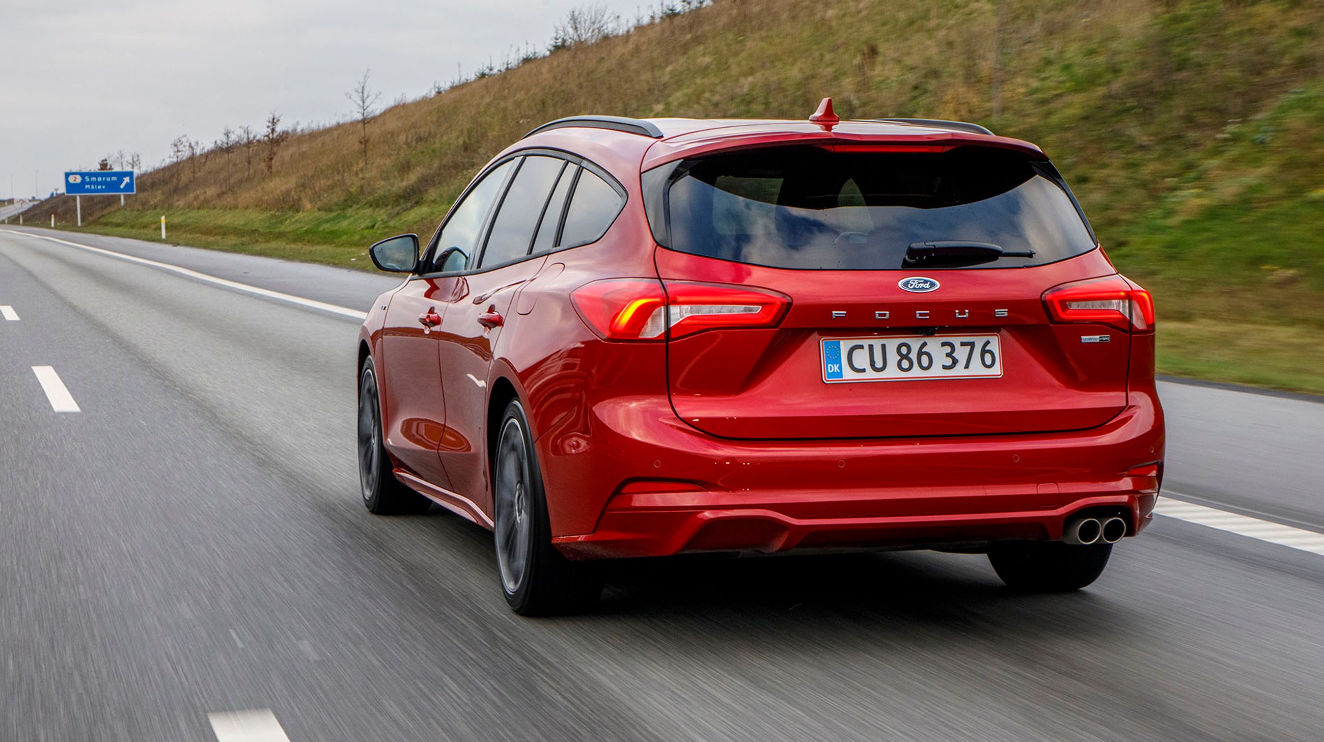 På motorvejen kommer den sportslige undervogn lidt til kort, men til gengæld er oplevelsen på landevej så meget sjovere.