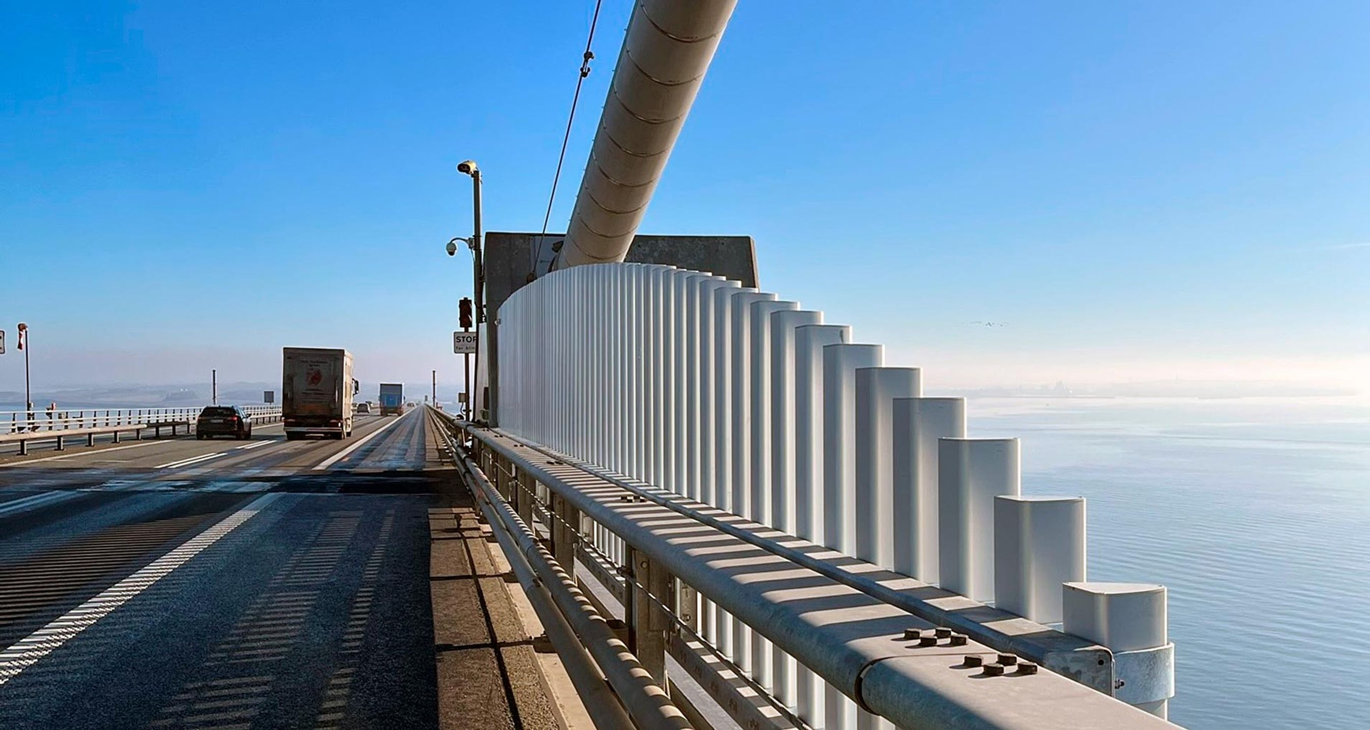 Vindafskærmning på Storebæltsbroen.