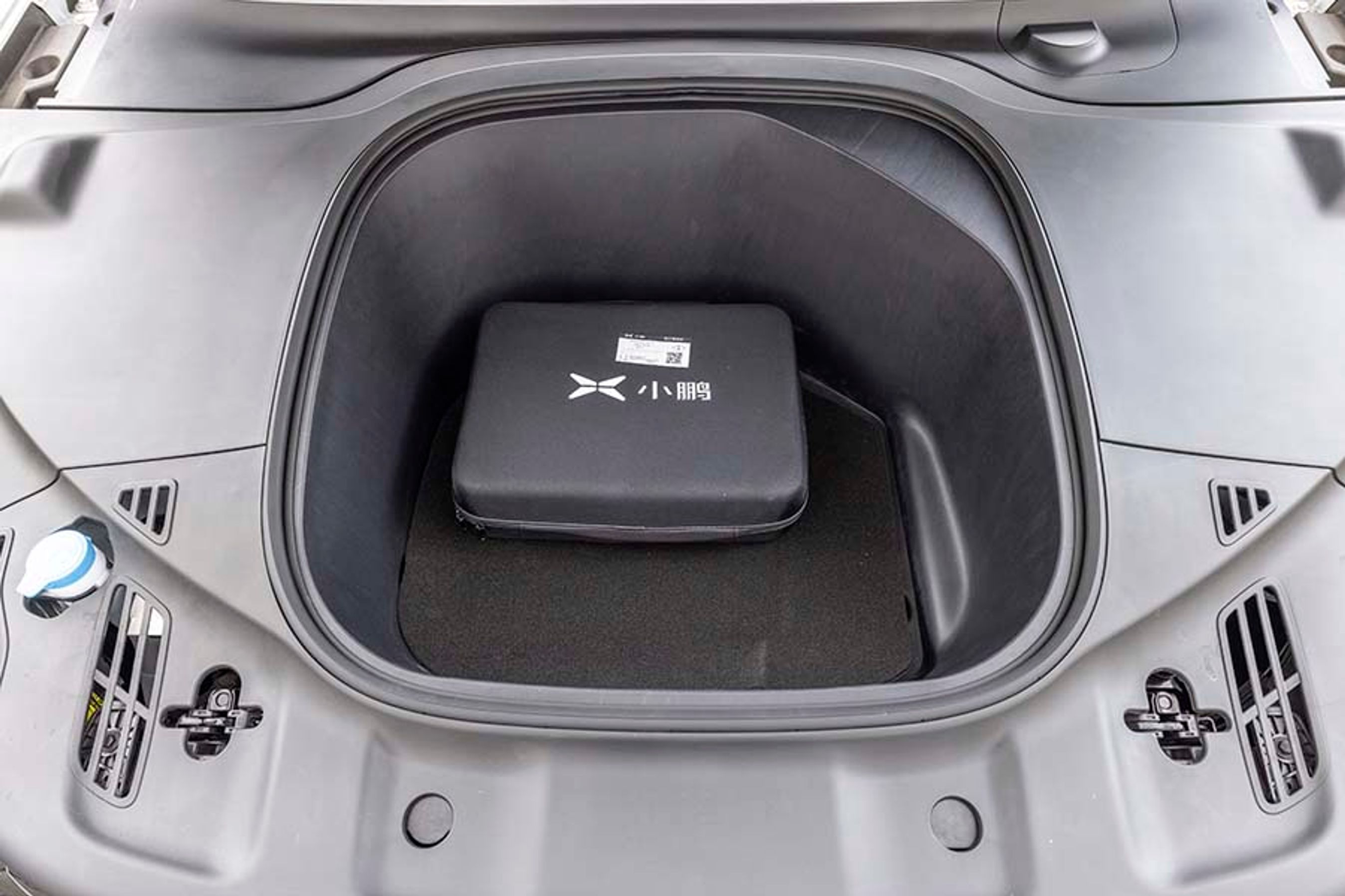 Fortil er der en frunk – et ekstra bagagerum – til ladekabler og lignende.