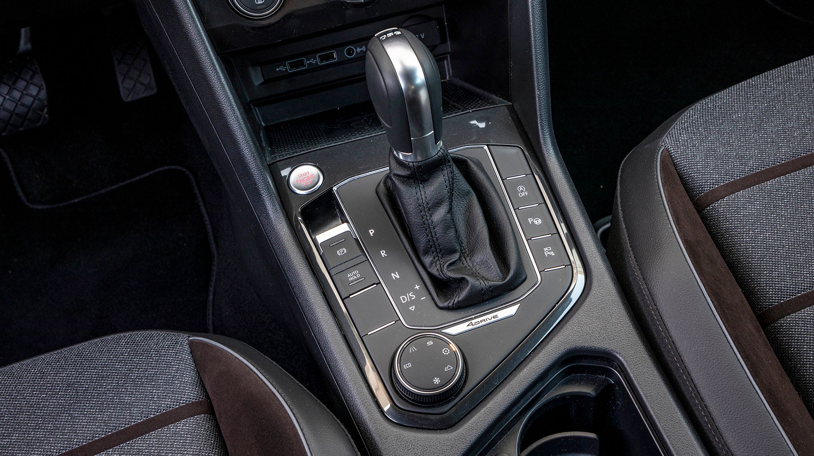 Seat Tarraco er i denne udgave udstyret med et syvtrins automatgear af dobbeltkoblingstypen samt firehjulstræk. Gearstangen er af den gammeldags type, der manuelt skal sættes i ’P’, når man parkerer.