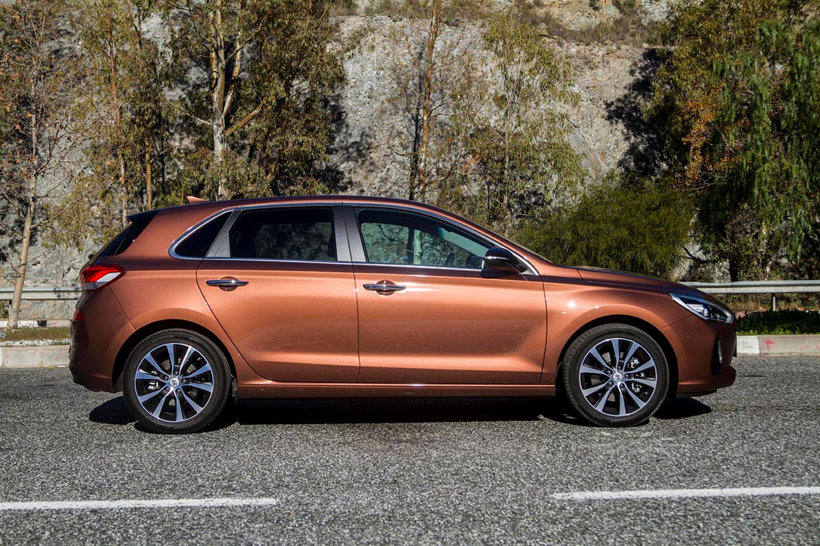 i30 har stort set samme dimensioner som den forrige model. Der er lagt fire cm til i længden og skåret halvanden af i højden.