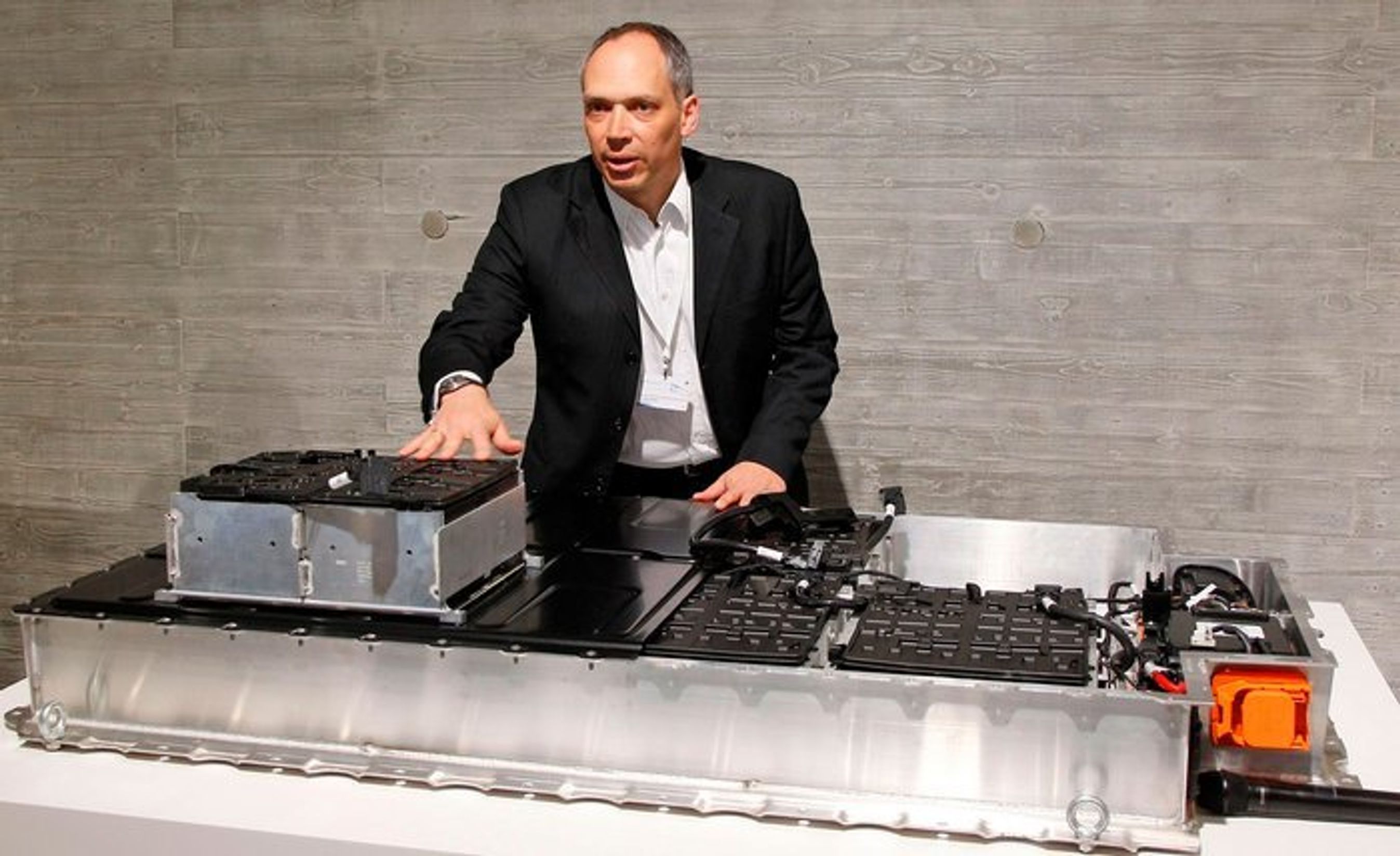 BMW skifter fra 2025 til at bruge en platform, der er udviklet kun til elbiler. Her er det batteri og platform til BMW i3 fra 2013.