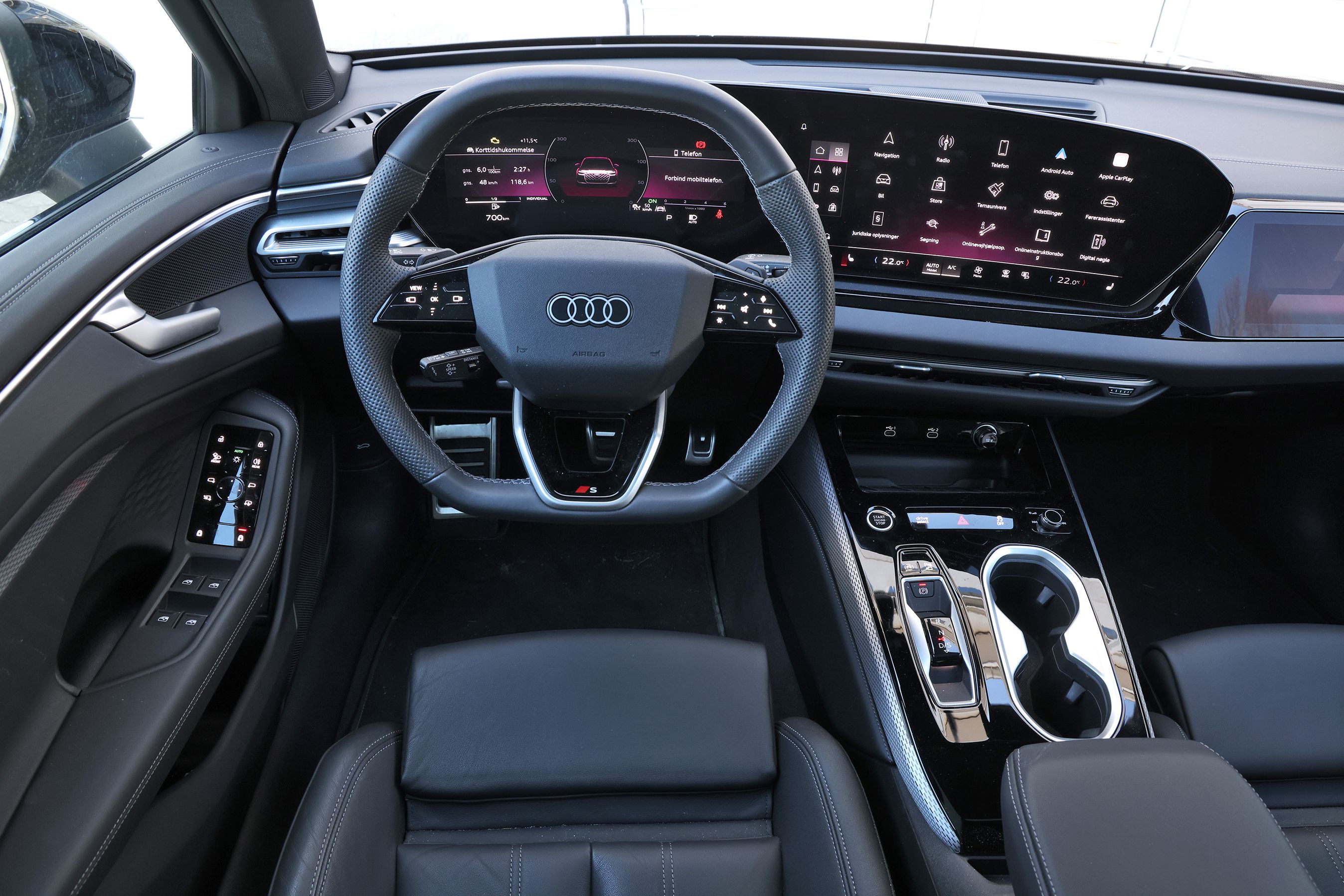 Førerpladsen i en Audi A6 Avant
