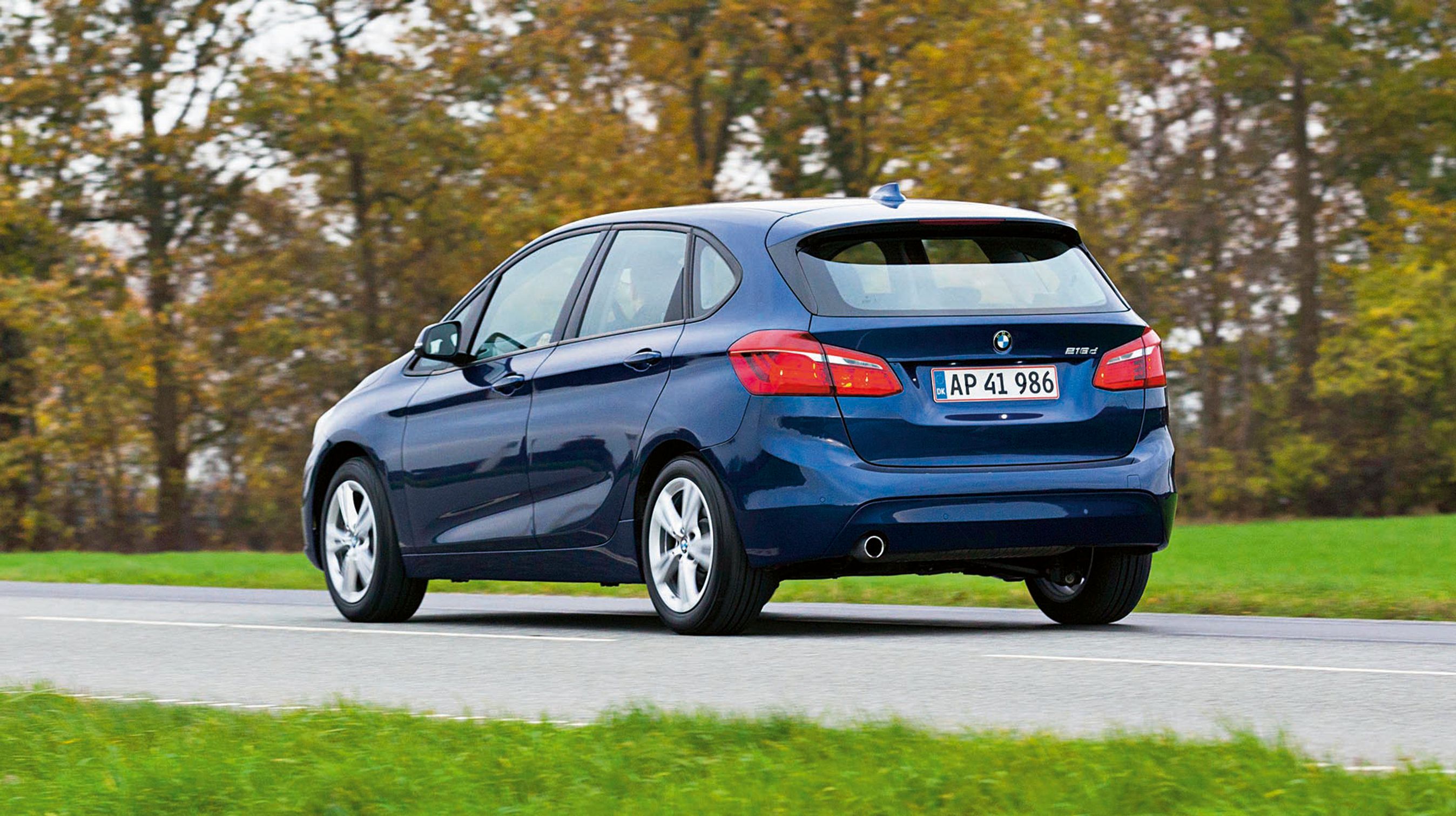 MPV-tanken er synlig, når man ser bilen skråt bagfra. Linjerne er en blanding af X5 og en almindelig mellemklassebil med fem døre.