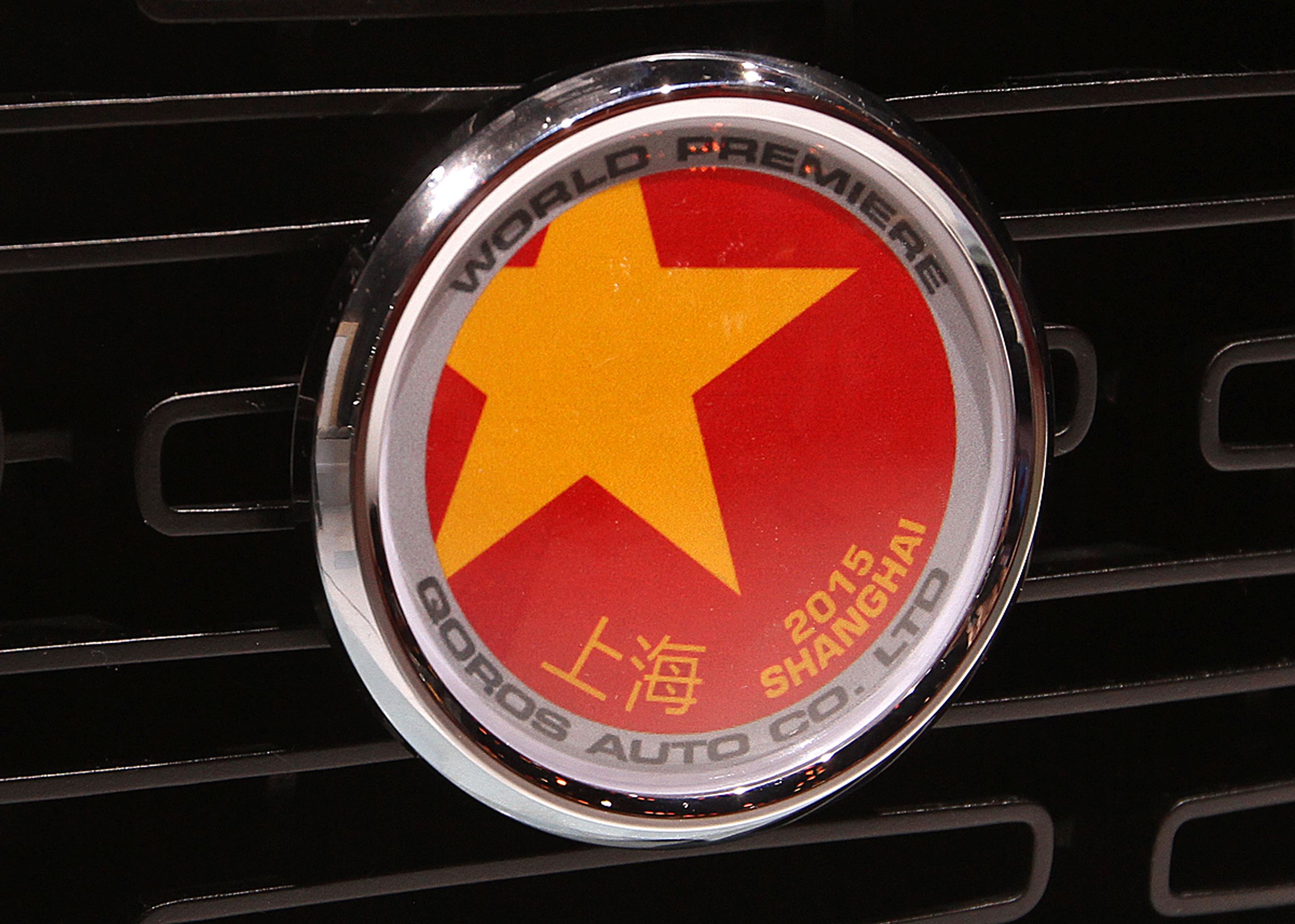 Qoros' første modelserie er overvejende udviklet i Europa, men Qoros skammer sig ikke over sit kinesiske ophav. Konceptbilen har et stort kinesisk emblem i grill'en.