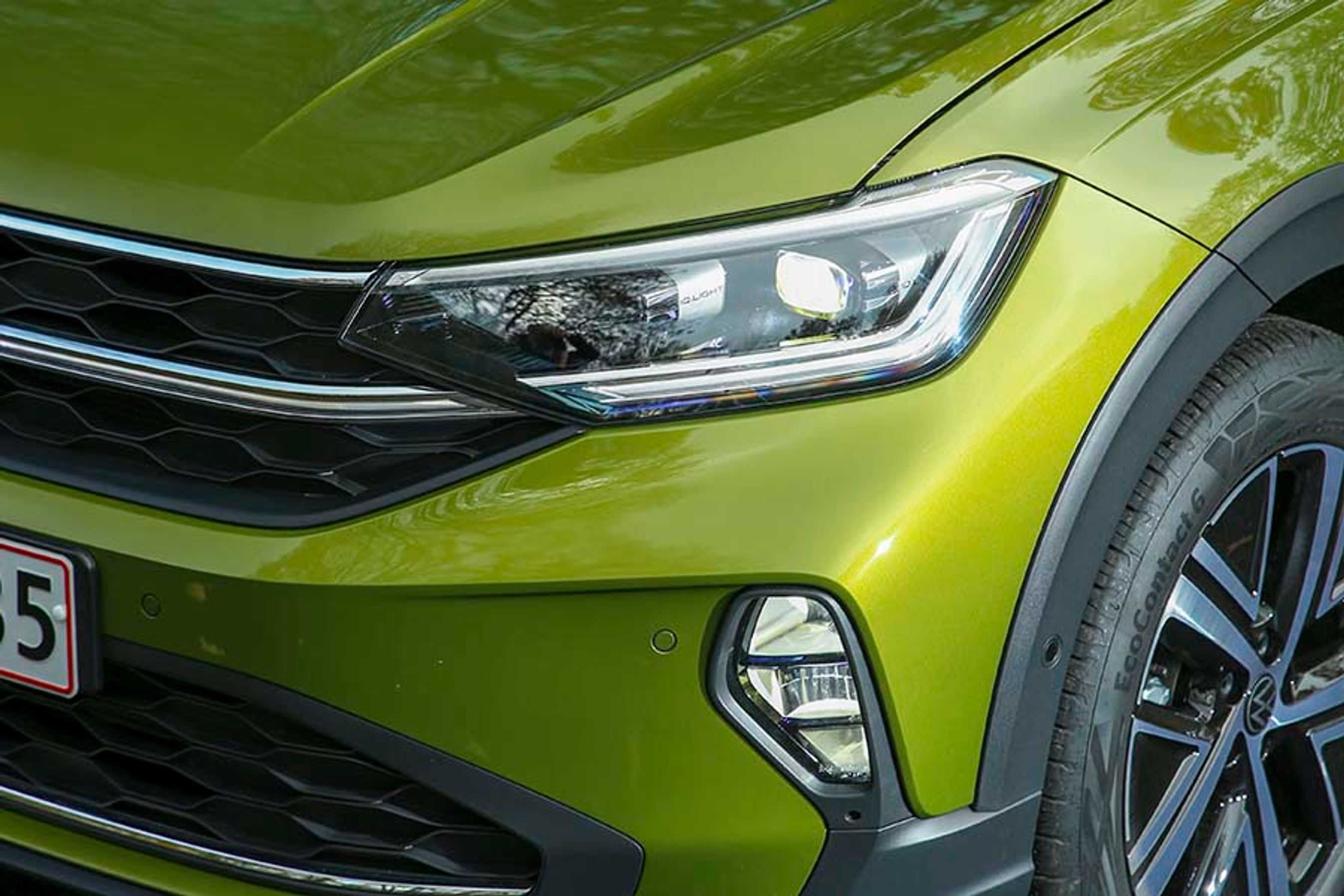 Forlygterne er af Matrix-typen i udgaverne Style og R-Design, og det er derfor de udgaver, der er mest anbefalelsesværdige. Det nederste lys er kørelys-lygterne.