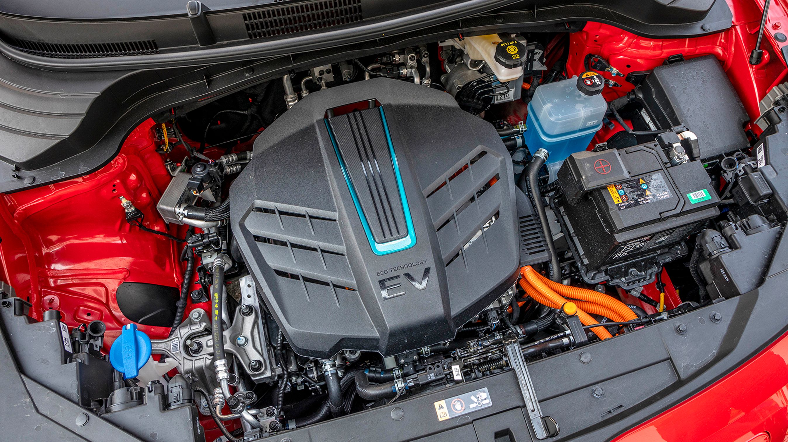 Masser af plads i motorrummet.