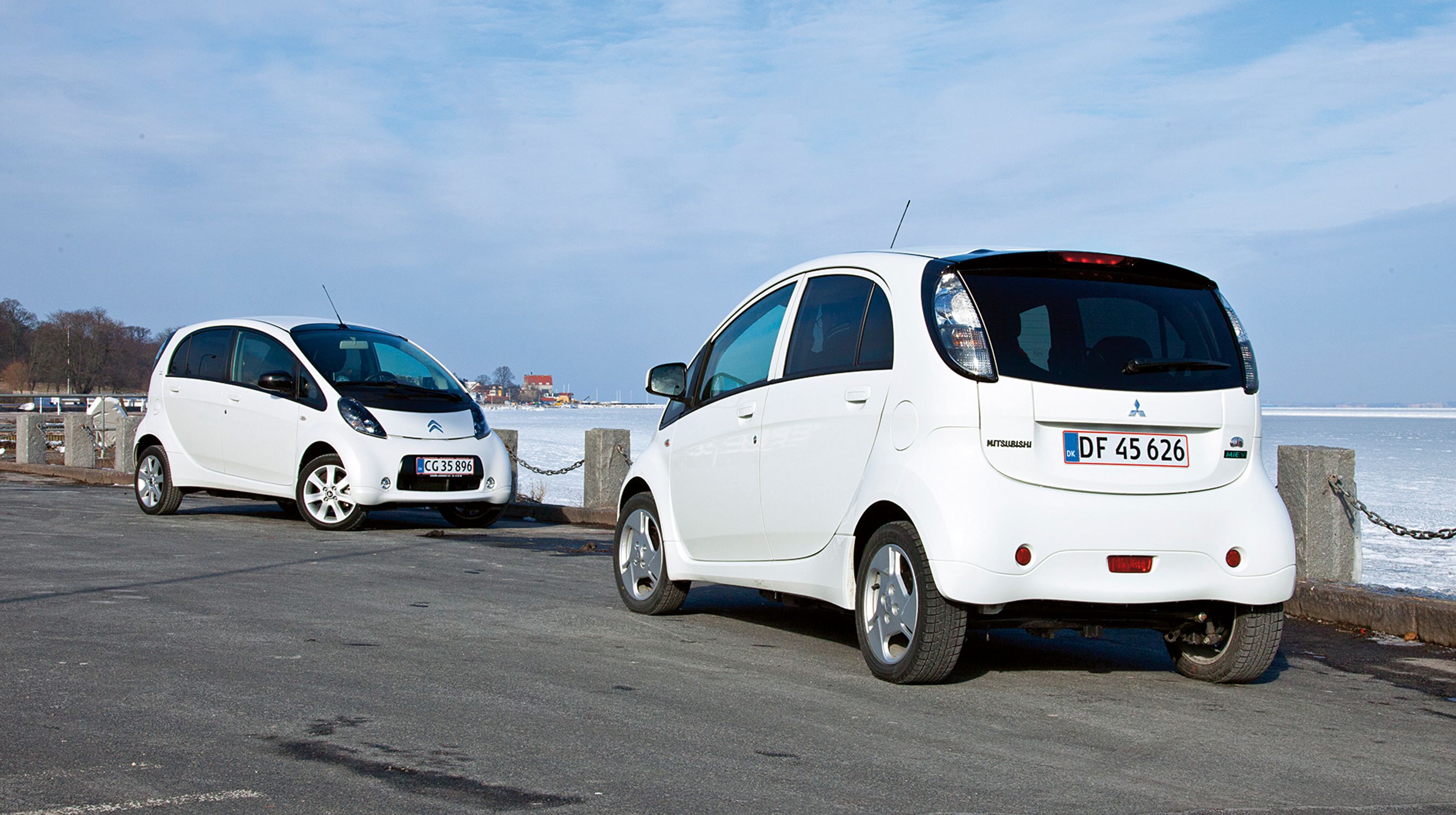 Mitsubishi Imiev forfra og bagfra