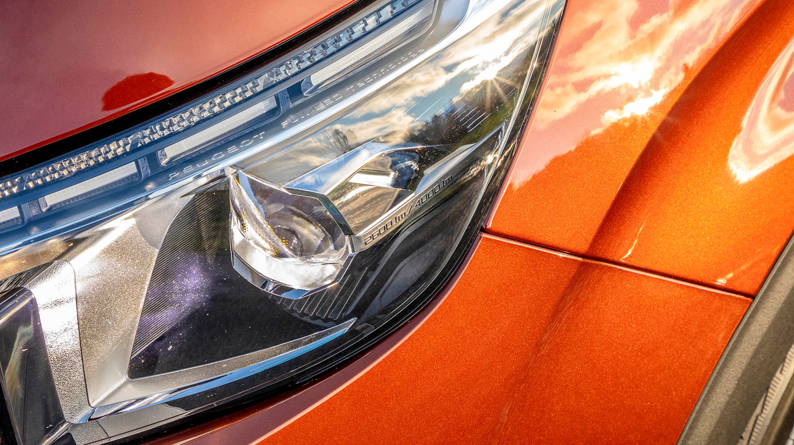 LED-forlygter er en del af standardudstyret i GT-Line. De giver et mærkbart bedre lys end grundudgavens halogenlygter.