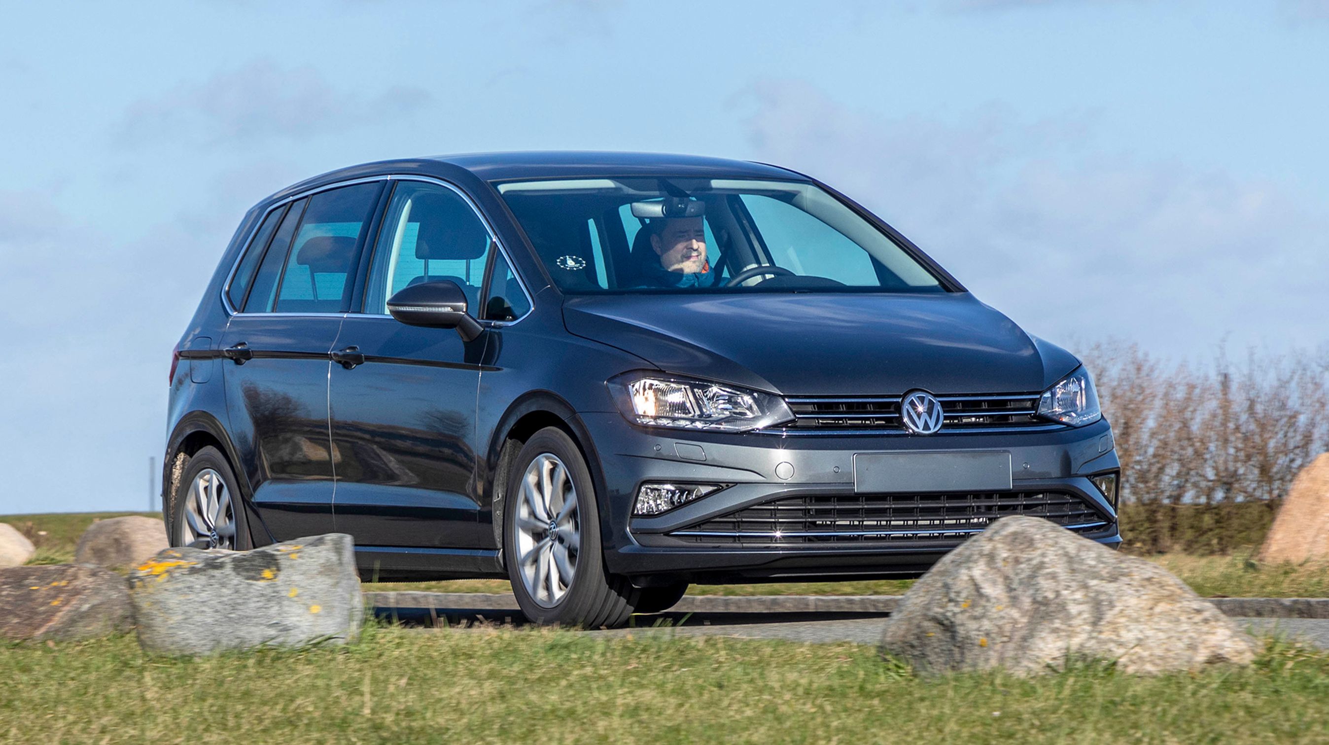 Ansigtet er typisk Golf, men alderen er ved at vise sig på forlygterne, der af den almindelige halogen-type. Her vil vi anbefale, at man opgraderer til adaptive LED-forlygter, der giver et markant bedre lysudbytte.