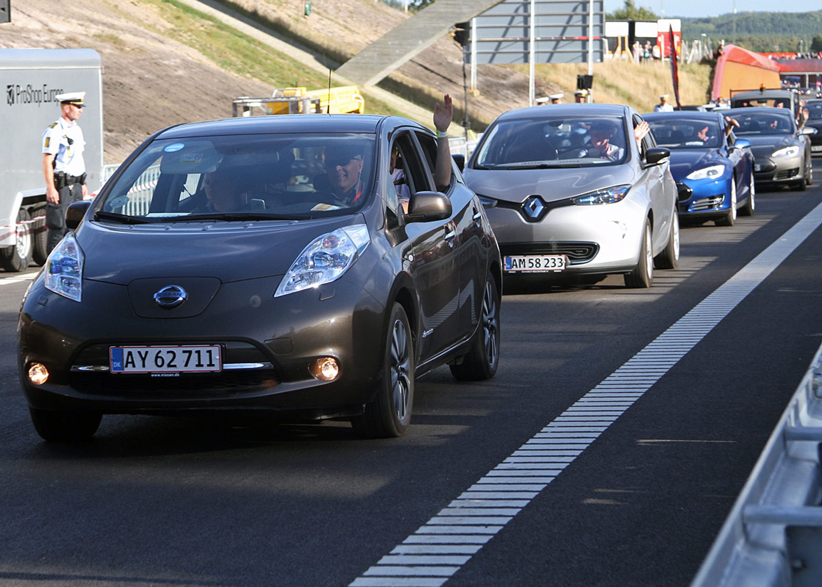 Elbil-kortegen bestod af et bredt udvalg af bilmodeller. Fotos: Torben Arent