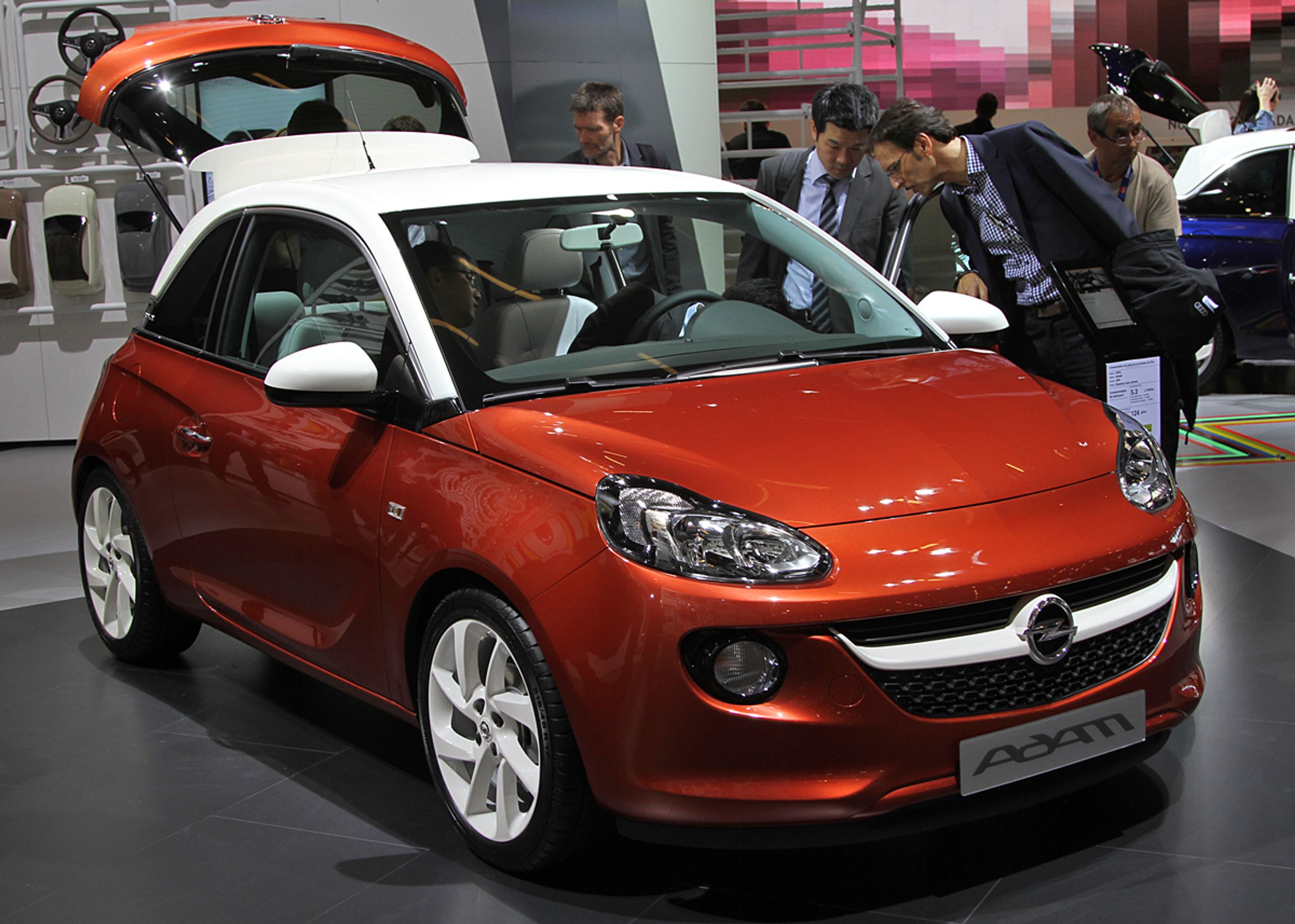 De mange og usædvanlige karroserifarver kan kombineres frit med forskellige farver tag.