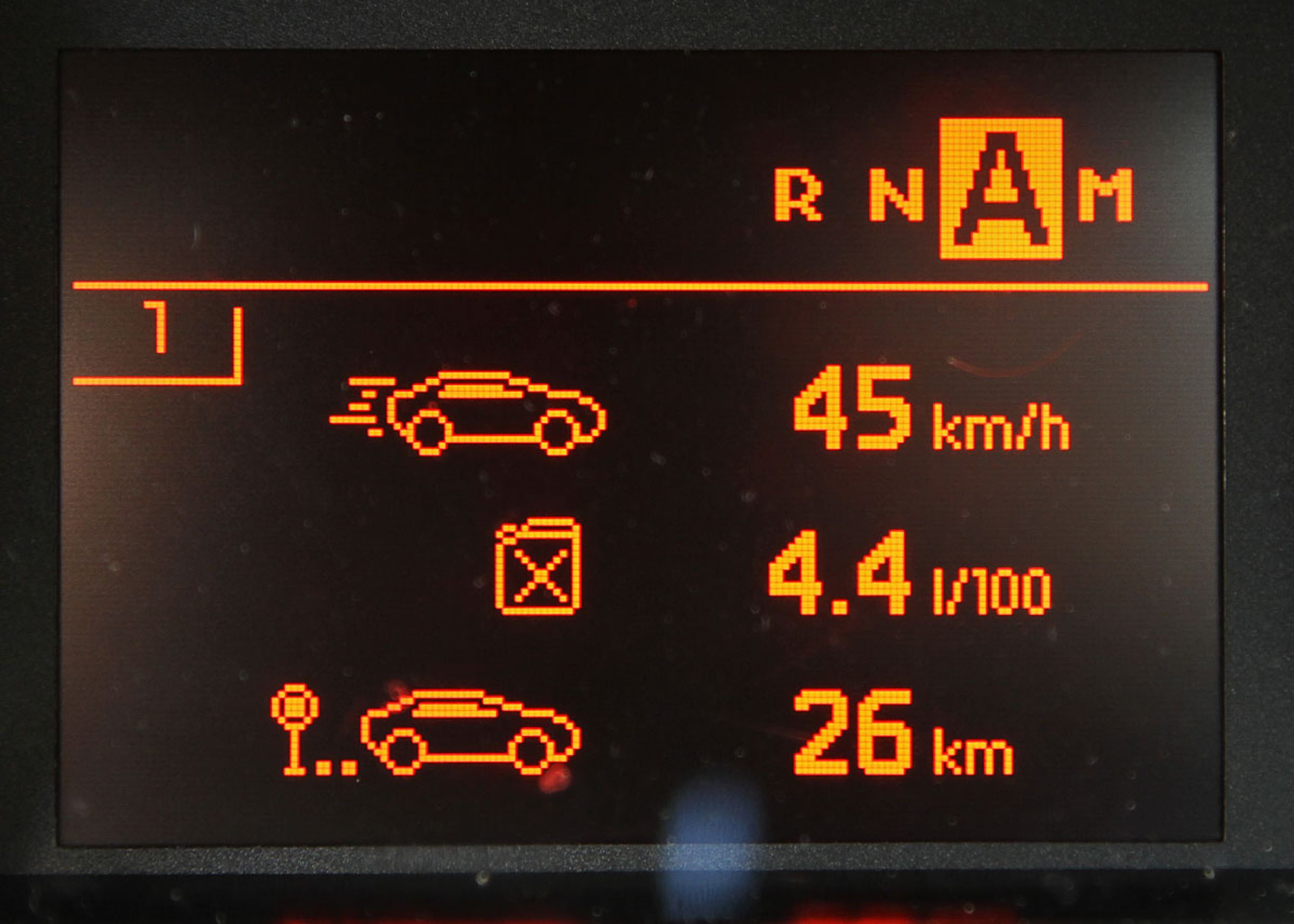 En kort prøvetur i en produktionsklar udgave gav 4,4 liter pr. 100 km - 22,7 km pr. liter. Det officielle tal hedder 27,1 km pr. liter.