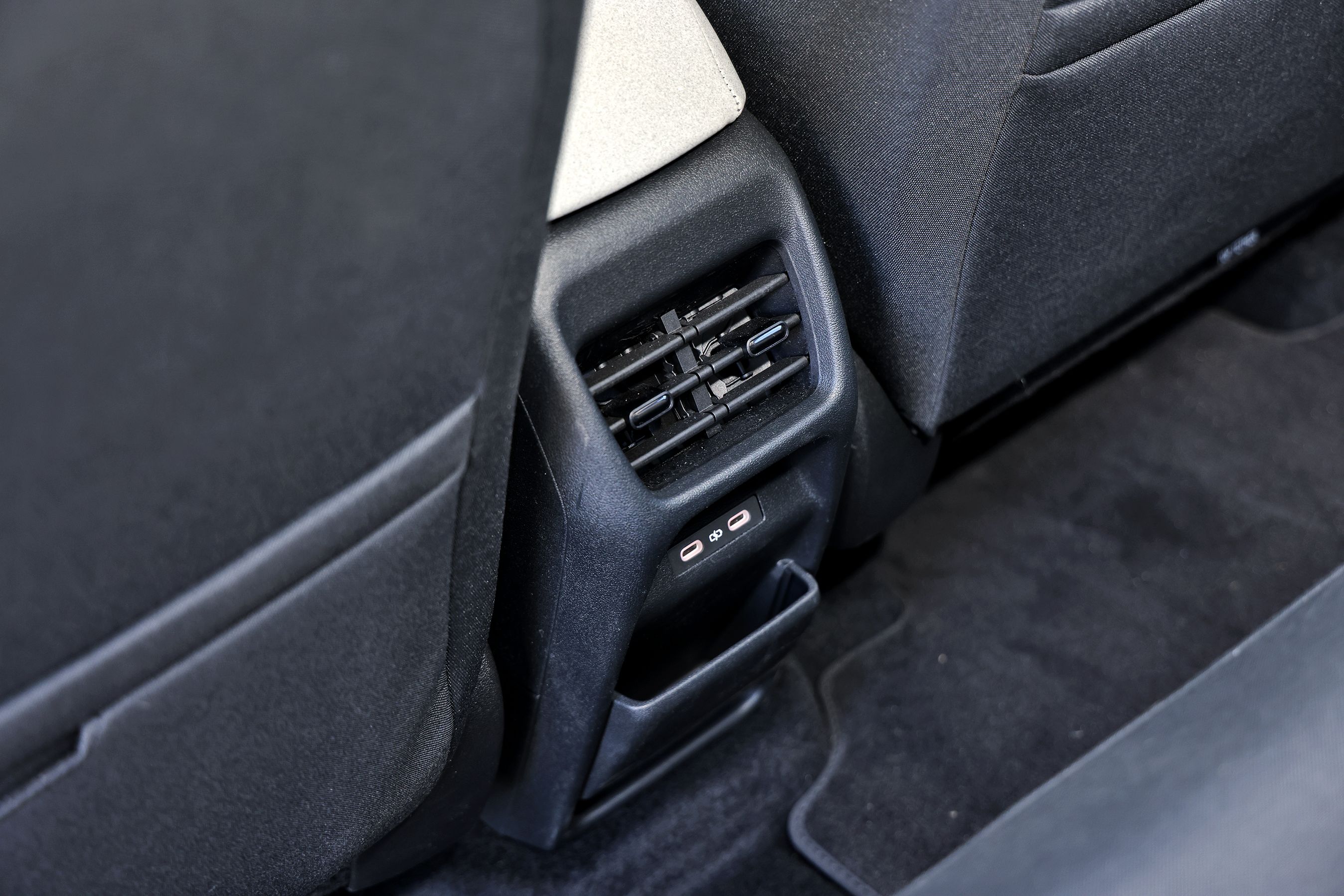 Friskluftdyser på bagsædet af Skoda Epiq 55 Selection First Edition fra 2026.
