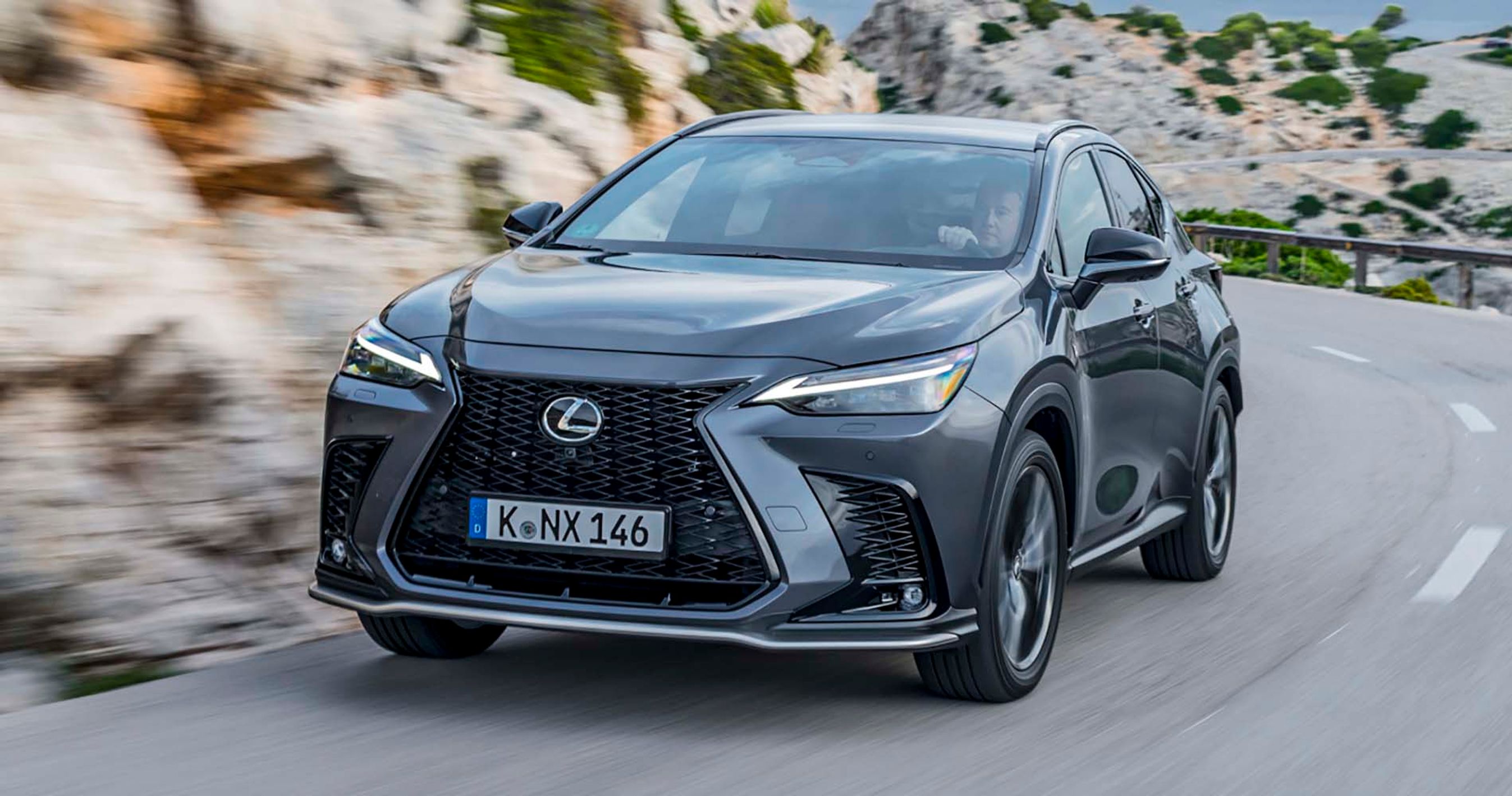 Lexus NX set forfra