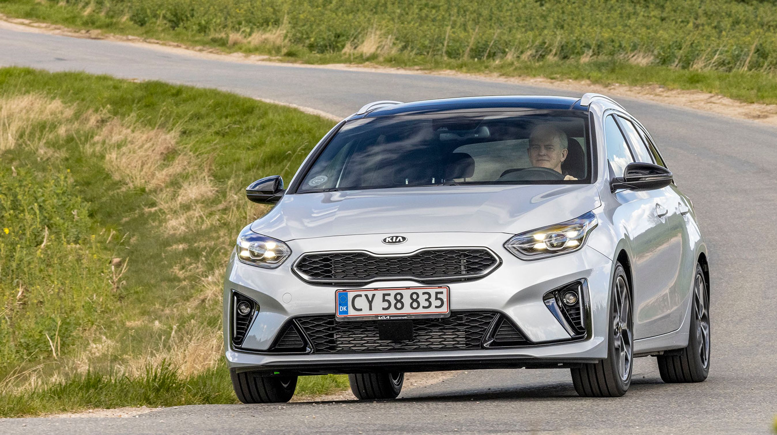 Kia Ceed SW set forfra