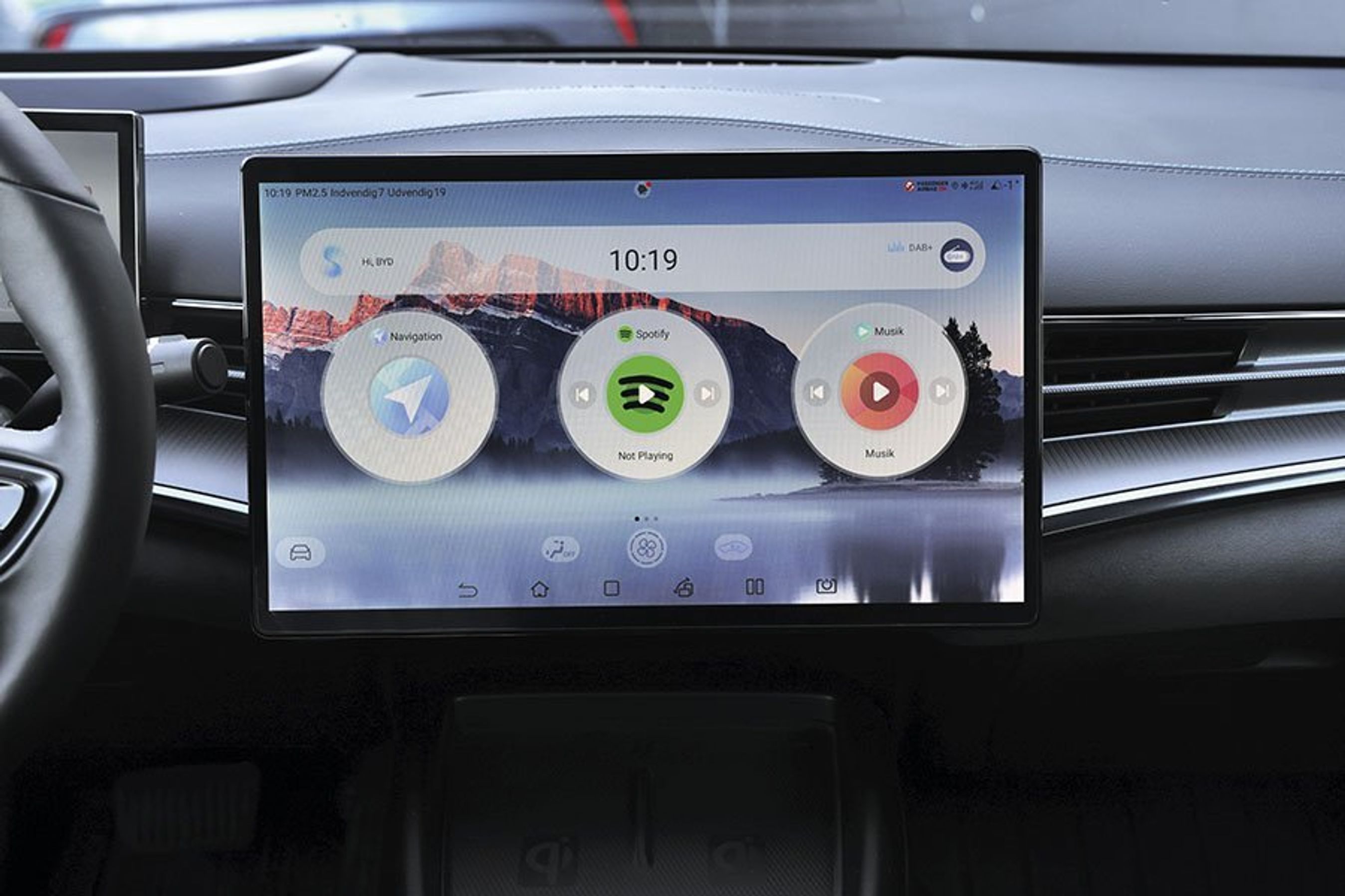 Stor skærm i en BYD Seal