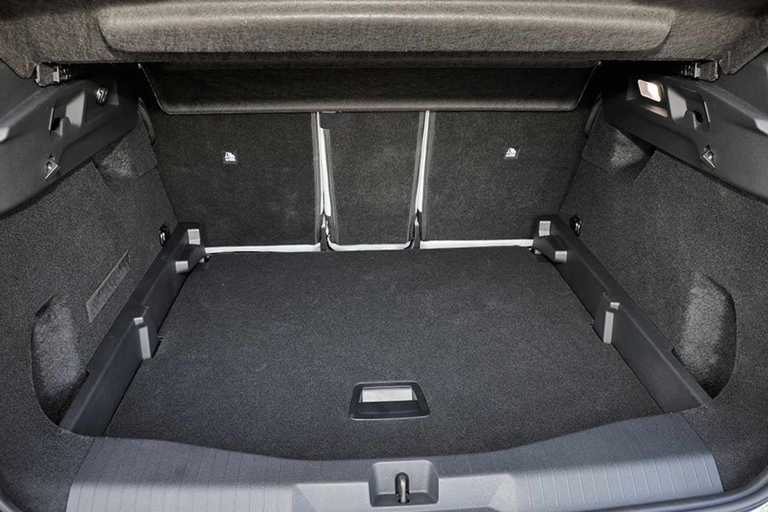 Bagagerummet i en Citroën ë-C5 Aircross