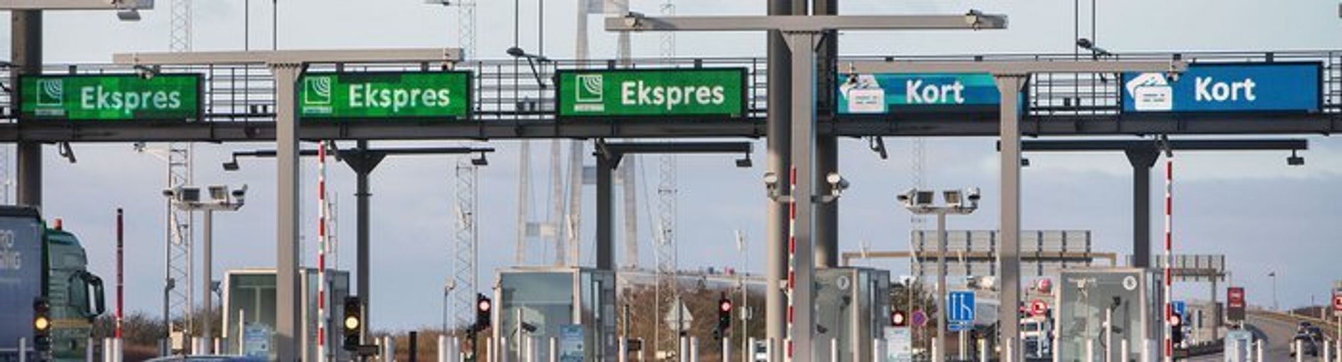 Der findes ikke længere betjente baner ved Storebæltsbroen, og ved forhåndstilmelding kan autocampere under 3,5 ton nu benytte de automatiske baner.