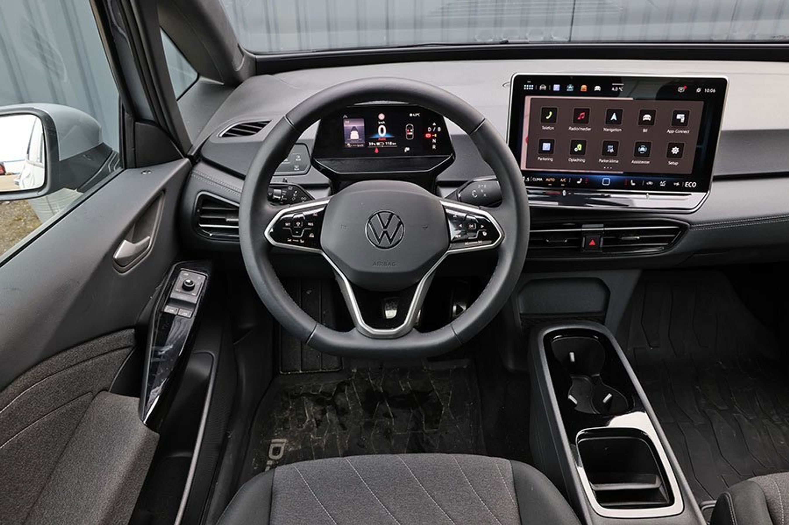 Førerpladsen i en VW ID.3