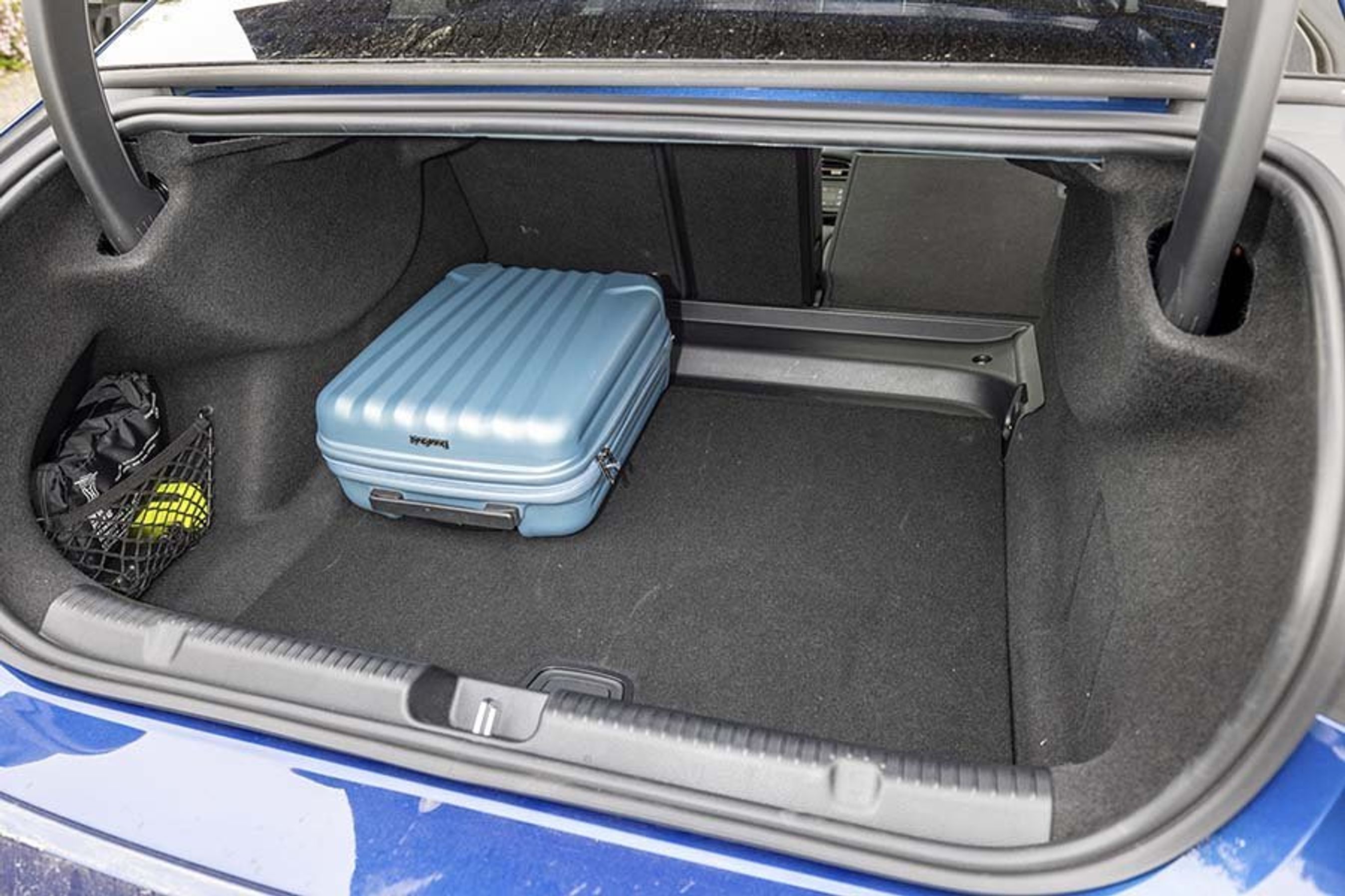 Mercedes-EQ EQE er en firedørs sedan, og det betyder, at der er et udvendigt bagagerum.