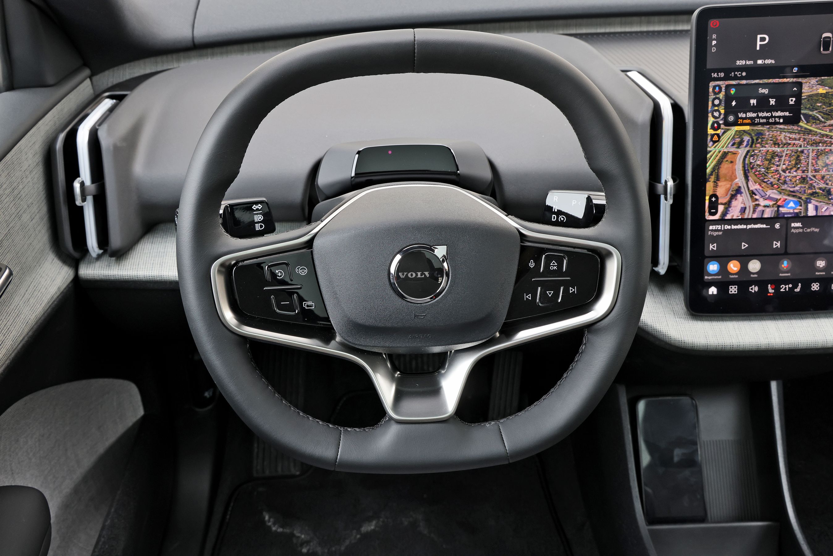 Rat med knapper i en Volvo EX30