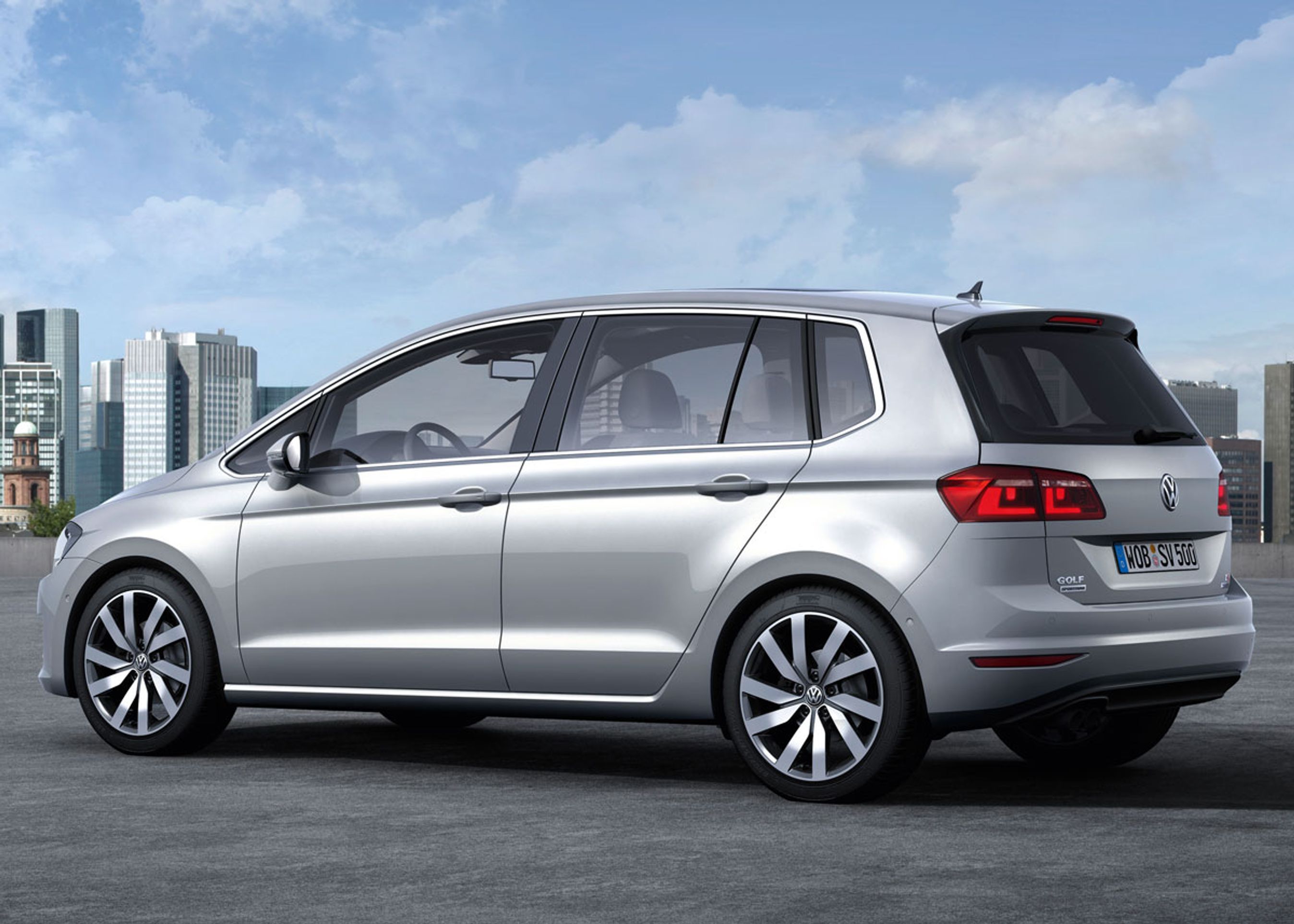 VW Golf Sportsvan er en forhøjet Golf med god kabine- og bagagerumsplads. Formgivningen virker umiddelbart ikke særlig sportslig.