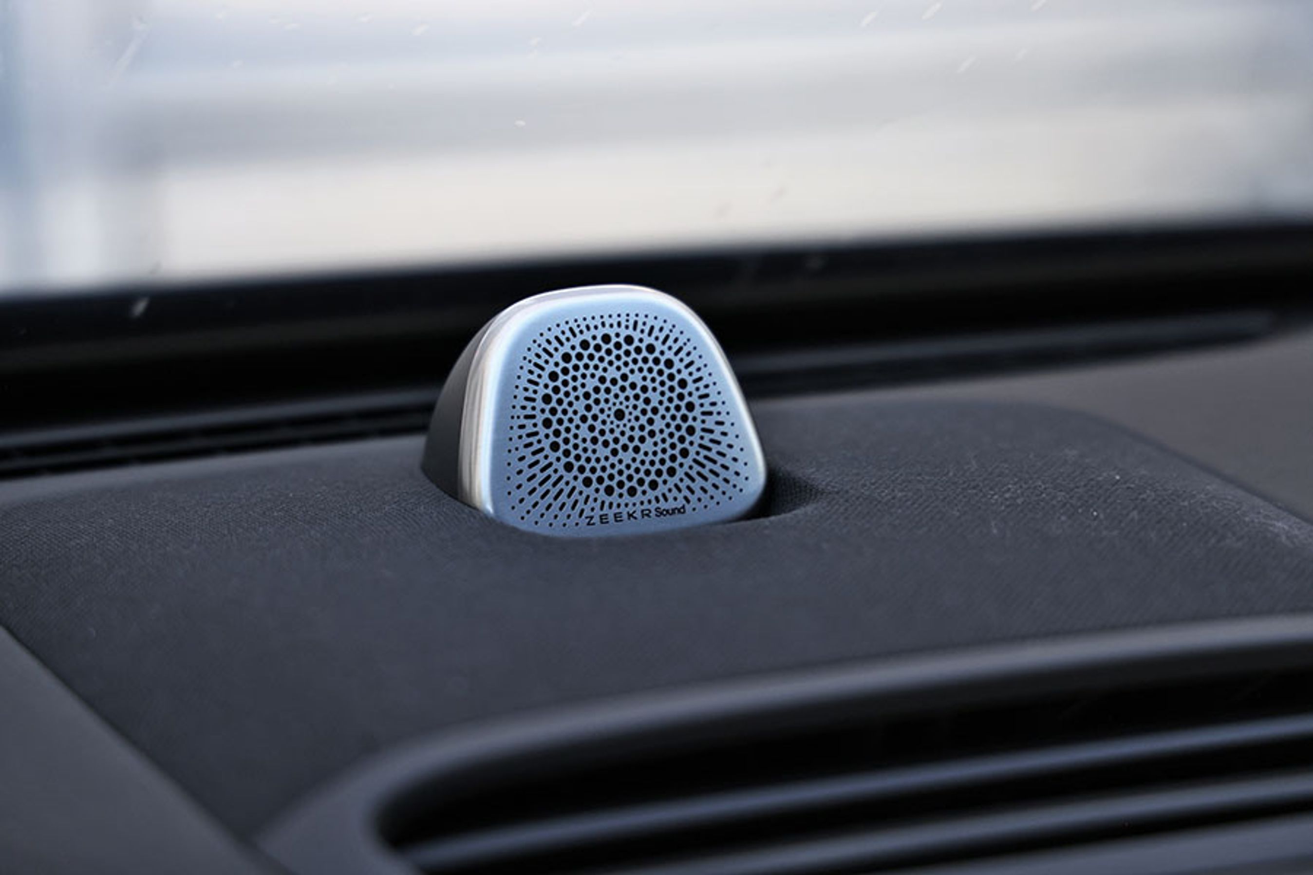 Zeekr Sound-anlægget med op til 21 højttalere giver en imponerende lydoplevelse.