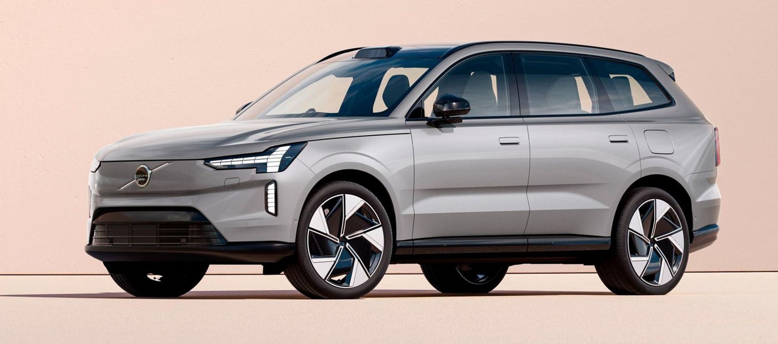 Volvo EX90 er en godt fem meter lang efterfølger til XC90.