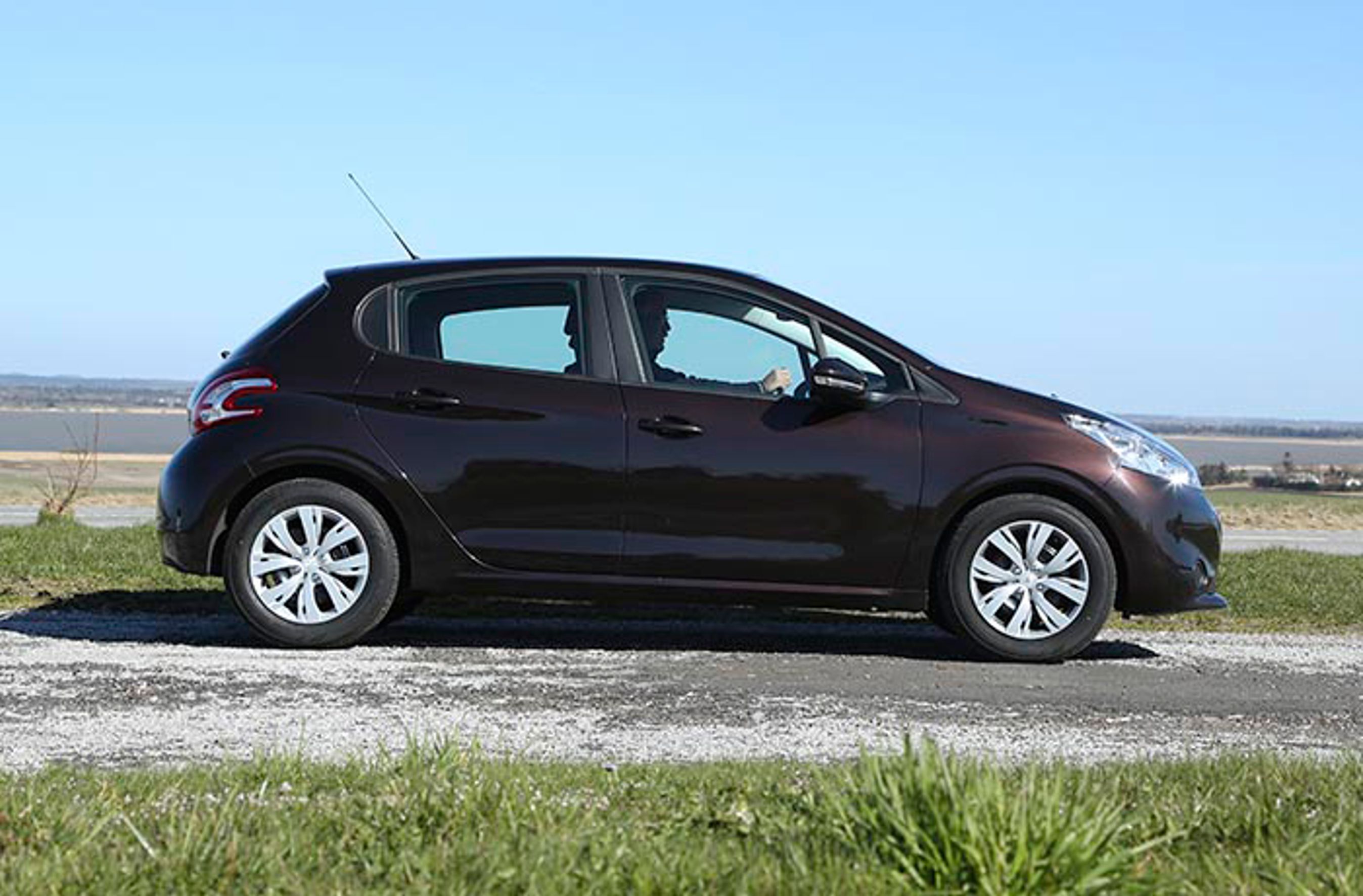 Peugeot 208 fra siden