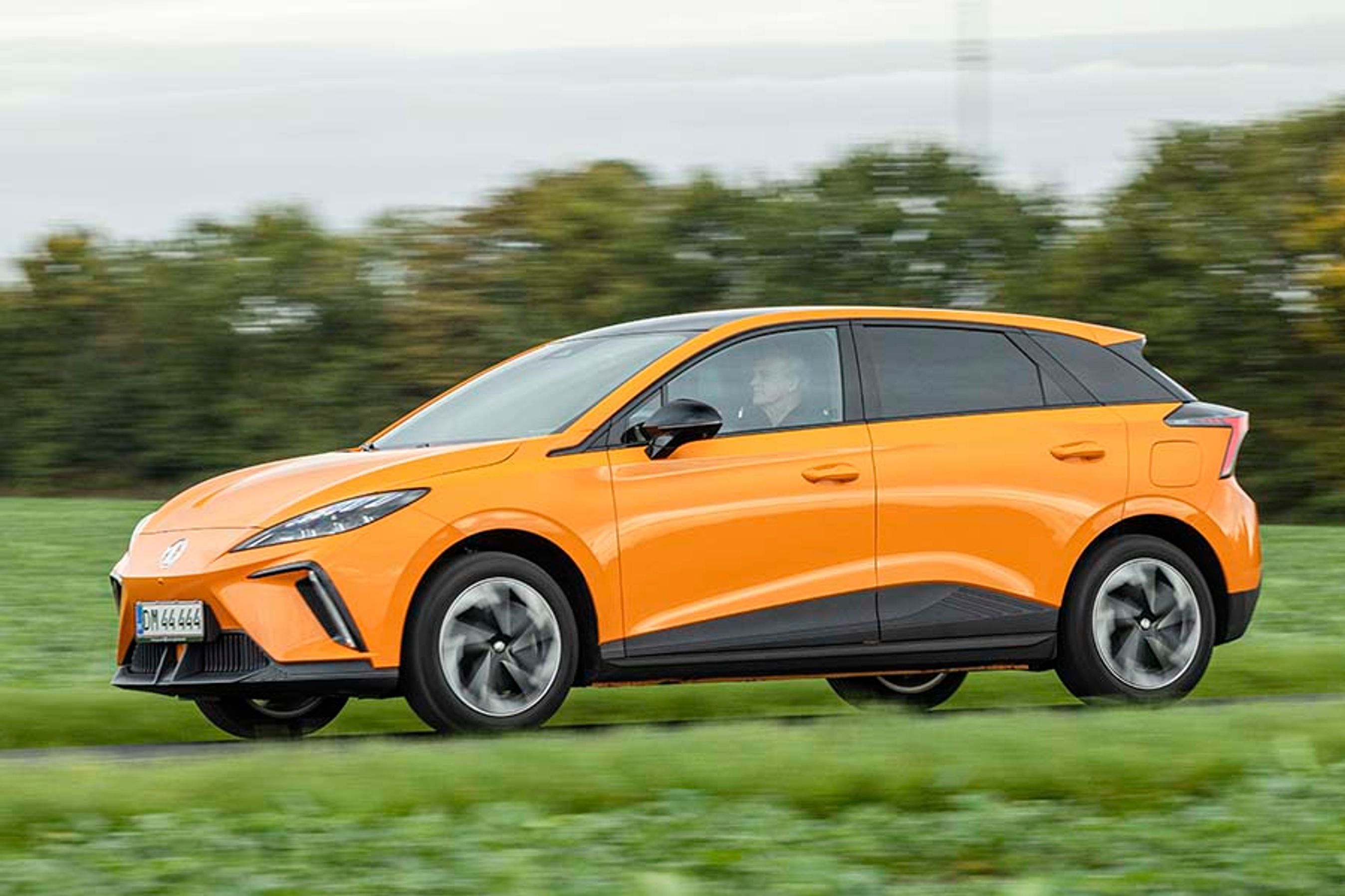 MG 4 er den første elbil på MG's nye elektriske platform. Den kommer senere i en GTI-udgave med firehjulstræk og en version med 77 kWh-batteri til langture.