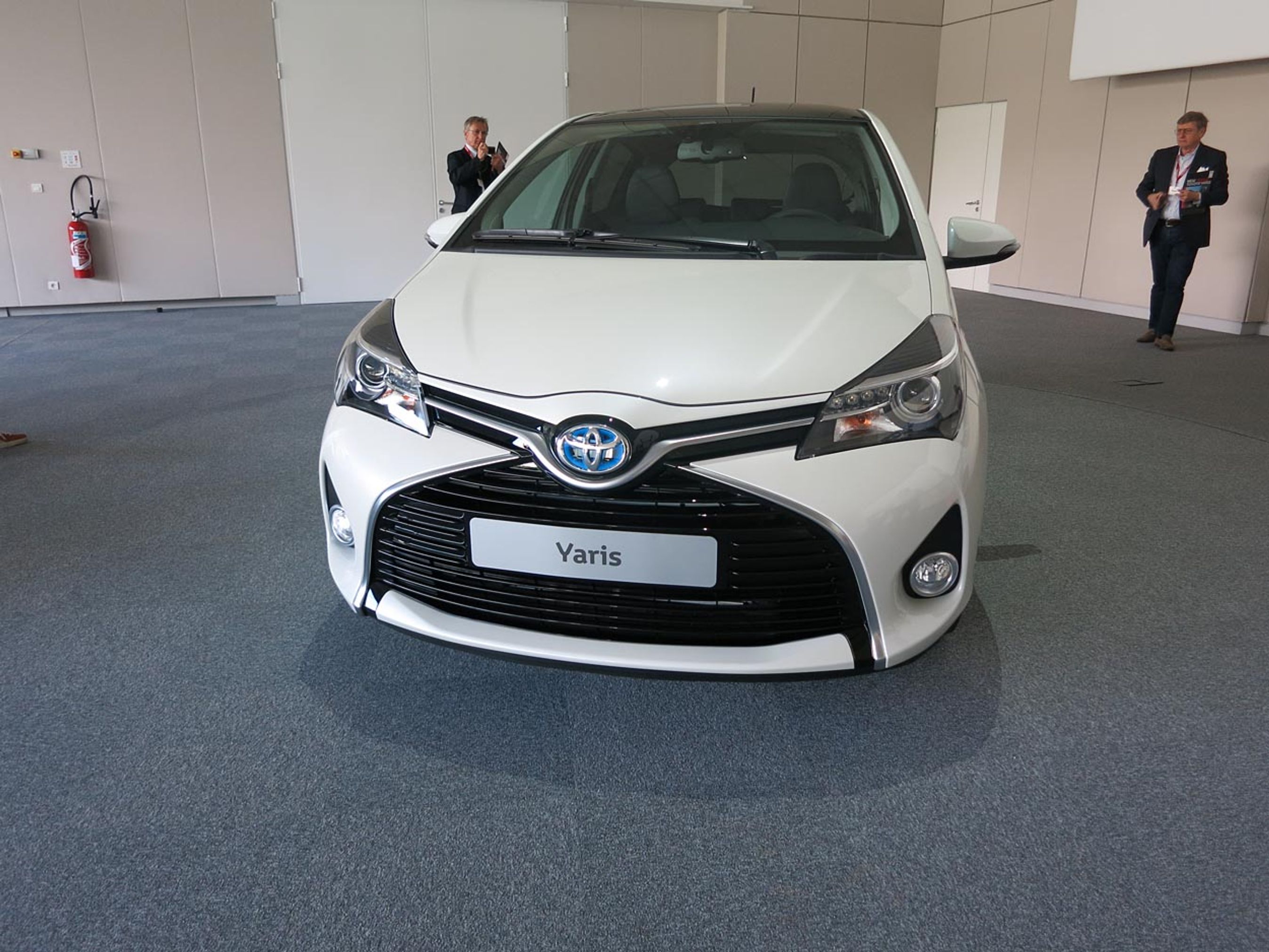 Fronten er sammensat af linjer og dele, der tilsammen danner et stort X præcis som vi kommer til at kende det fra den nye Aygo, der er lige ved at ramme landet.